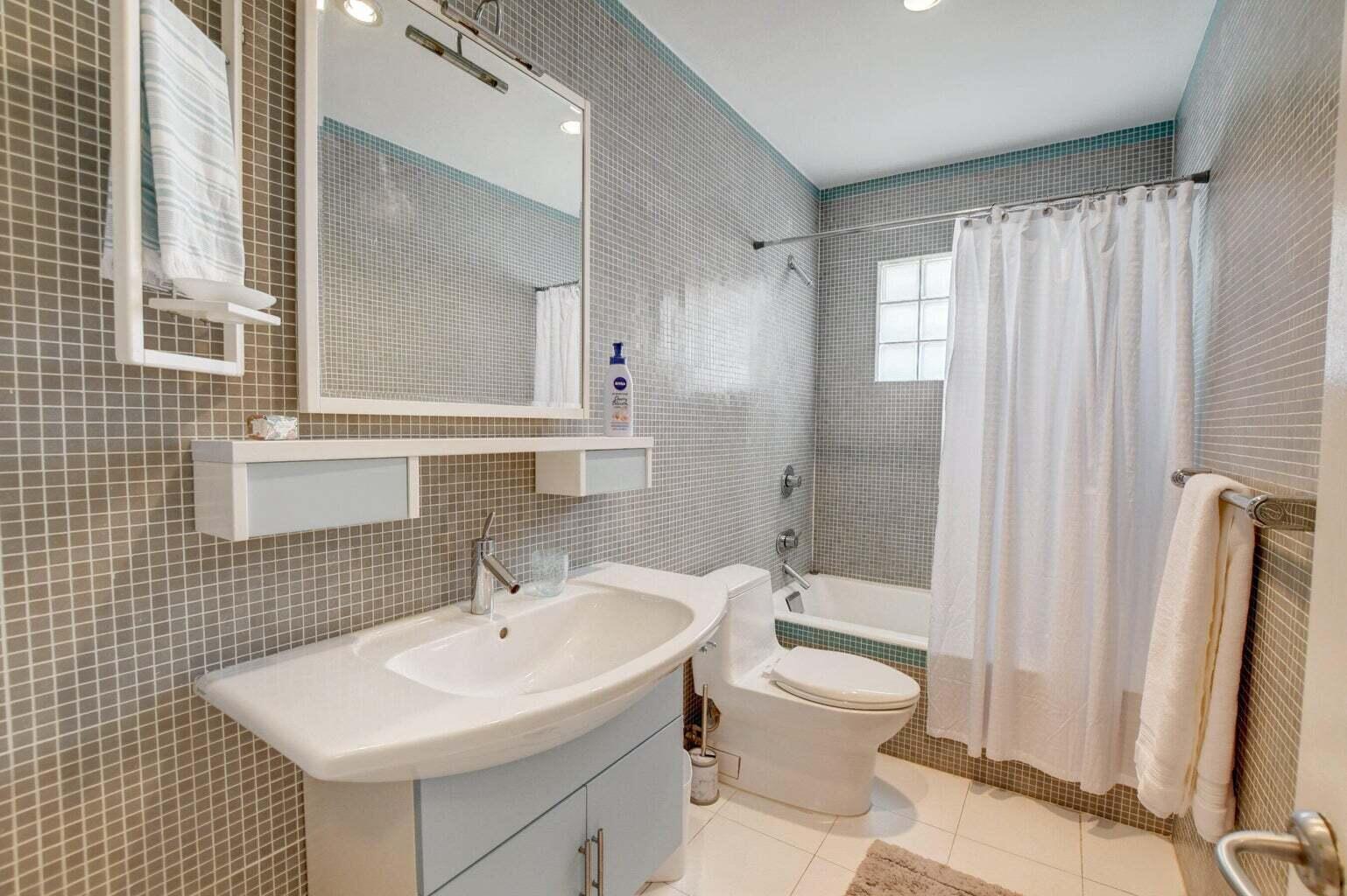 2700 Spanish River, Boca Raton FL 33432