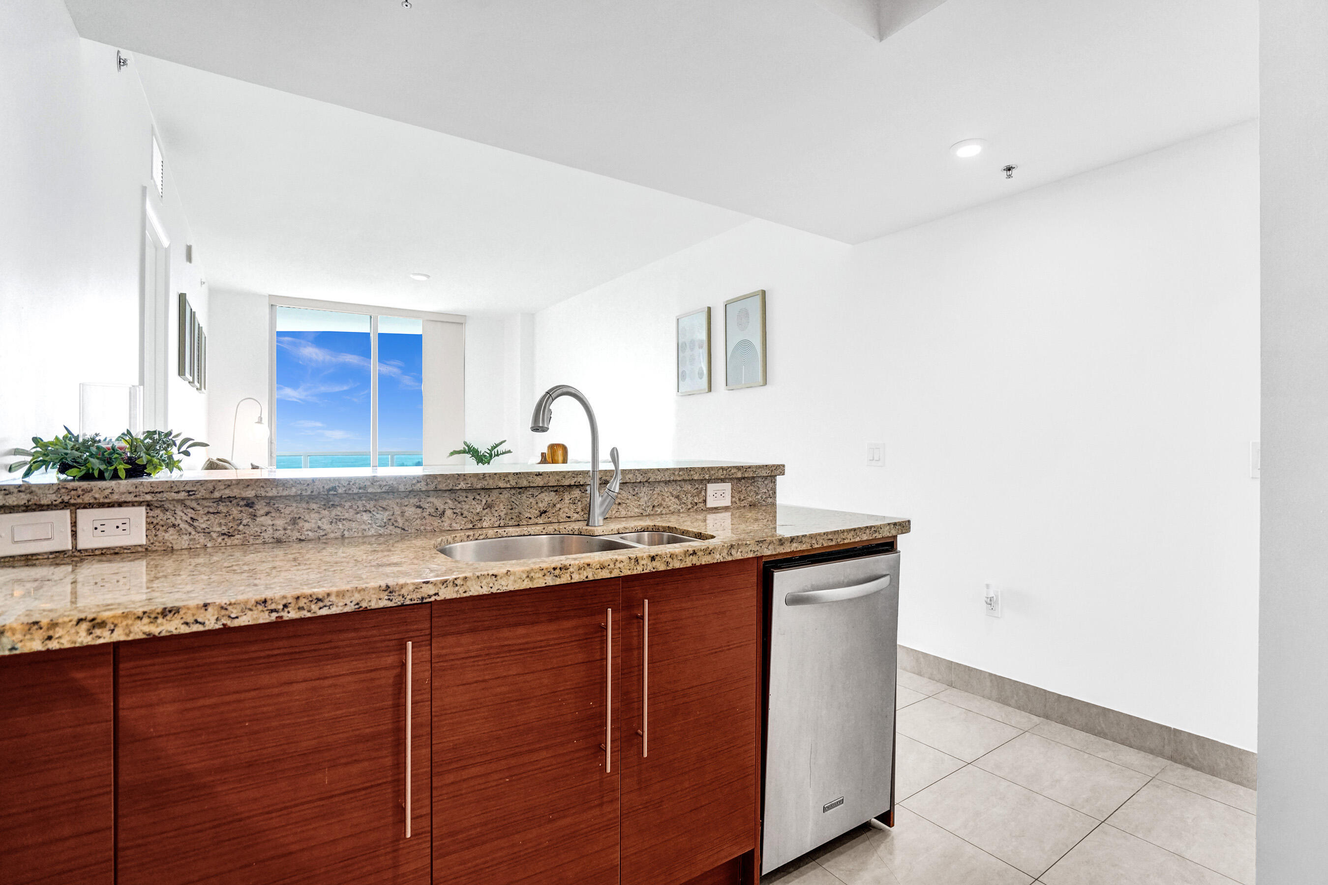 2641 N Flamingo #2105n, Sunrise FL 33323