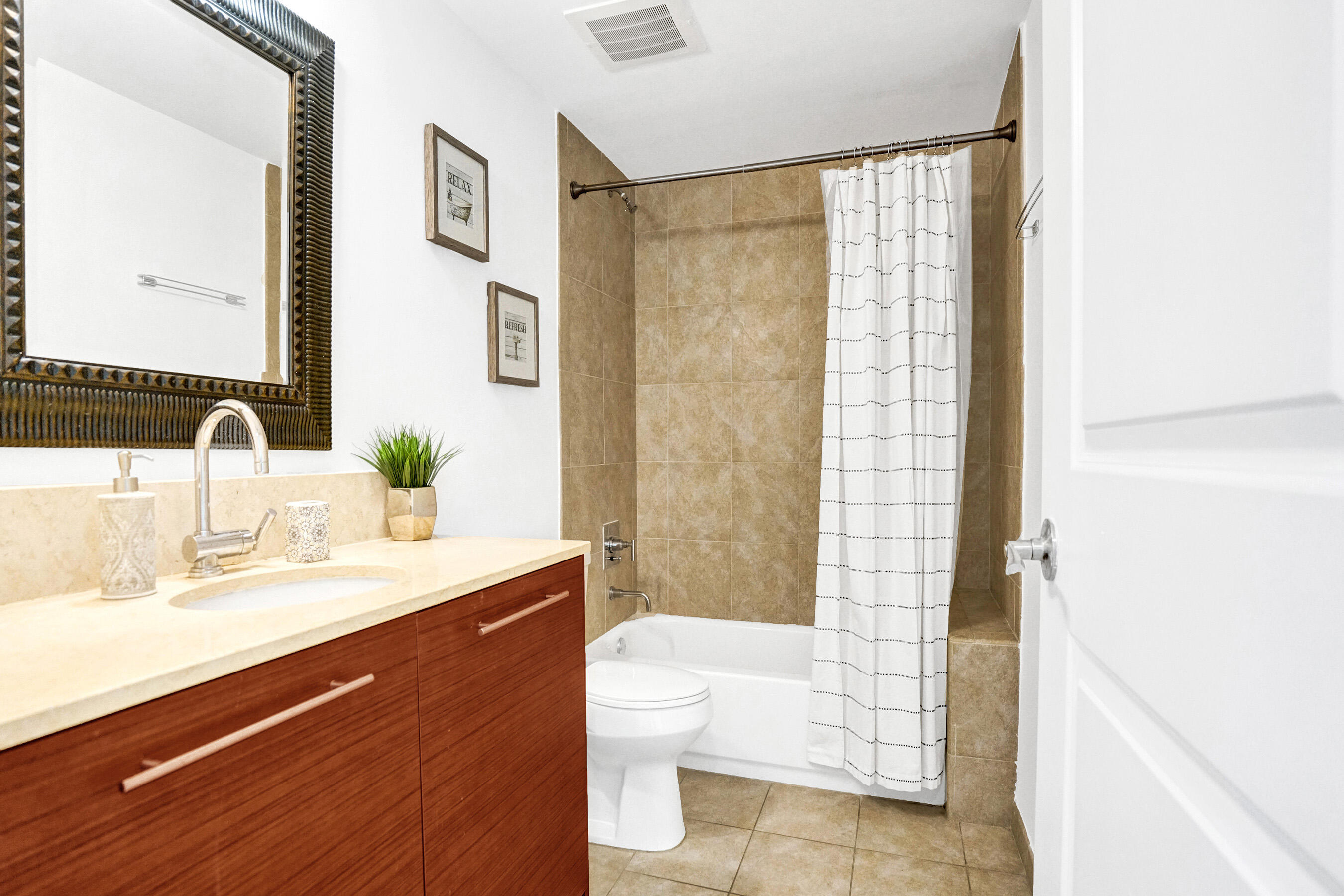 2641 N Flamingo #2105n, Sunrise FL 33323