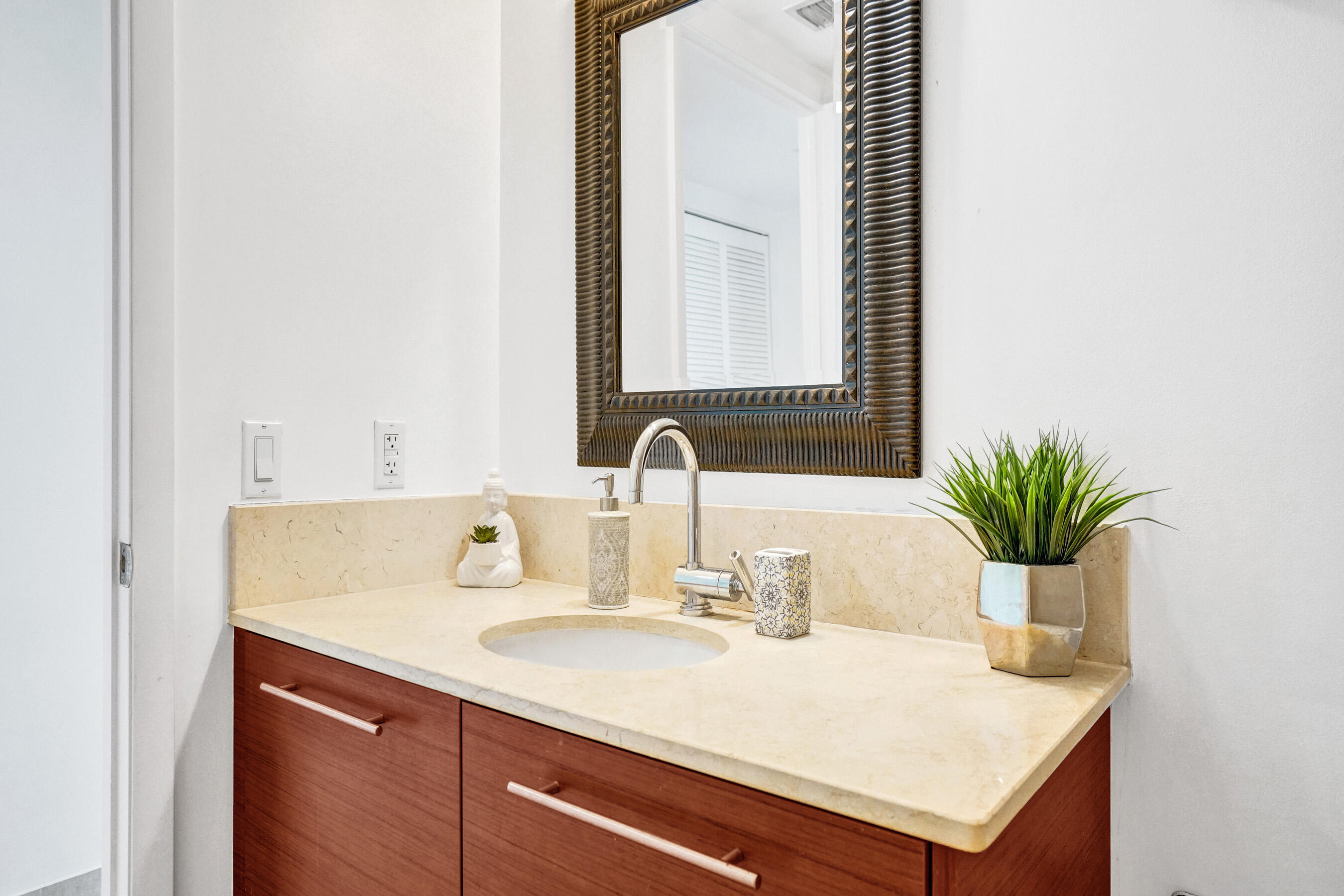 2641 N Flamingo #2105n, Sunrise FL 33323