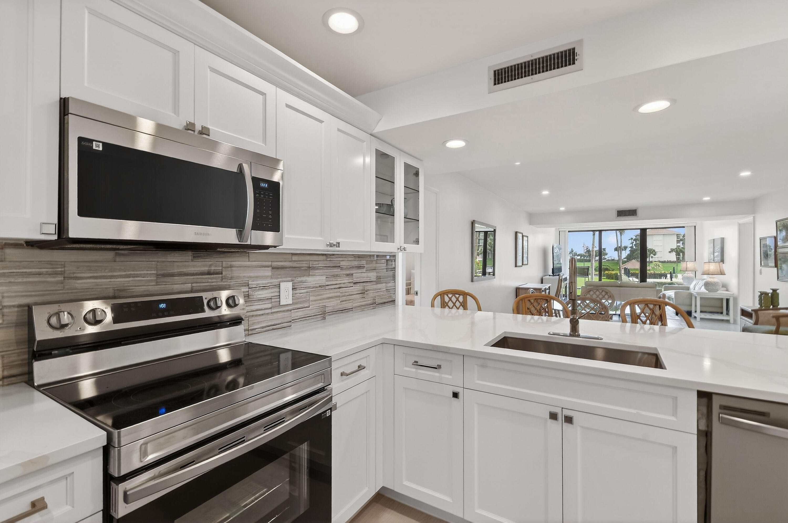 301 S Seas #104, Jupiter FL 33477
