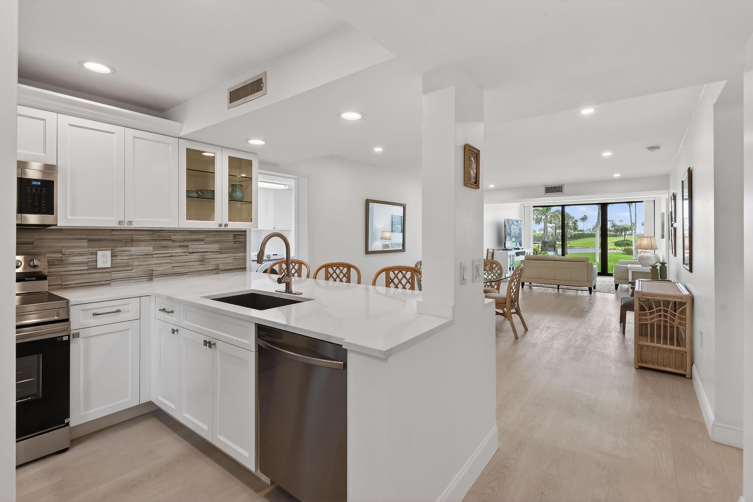 301 S Seas #104, Jupiter FL 33477