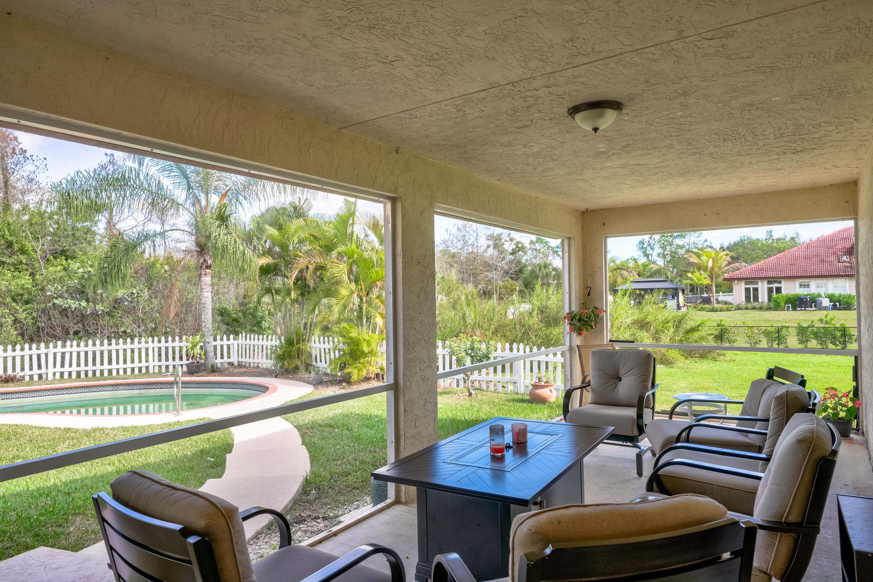8671 N 155th Pl, Palm Beach Gardens FL 33418