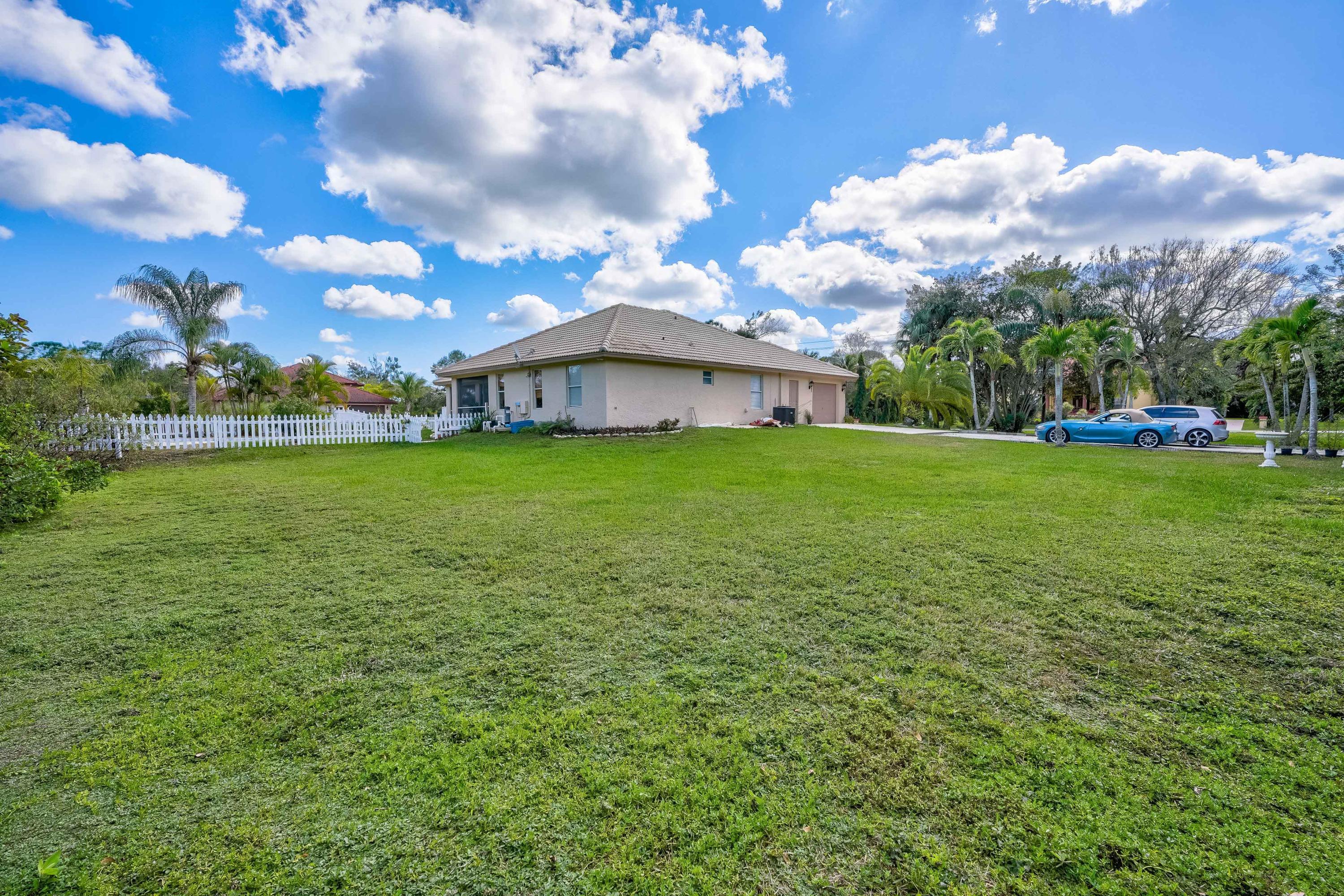8671 N 155th Pl, Palm Beach Gardens FL 33418