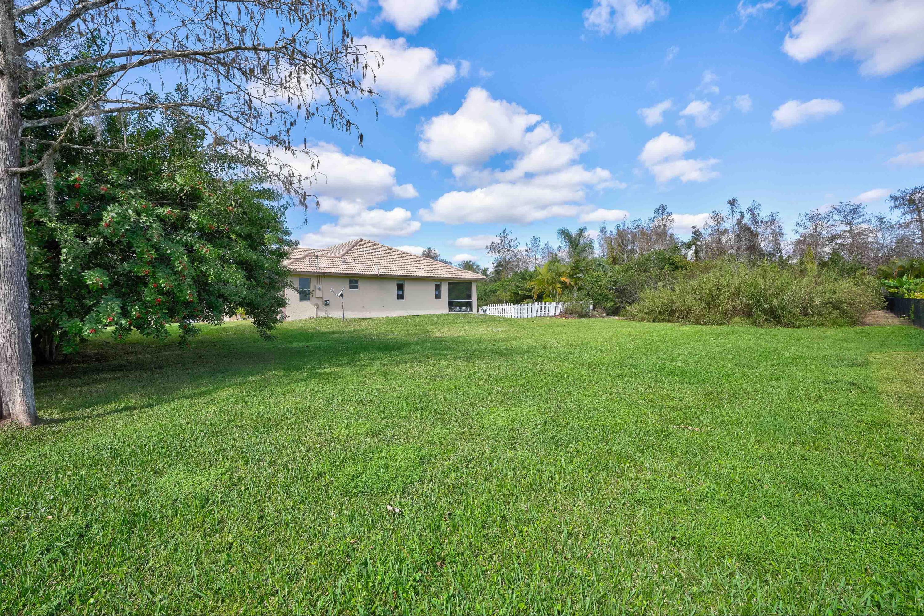8671 N 155th Pl, Palm Beach Gardens FL 33418