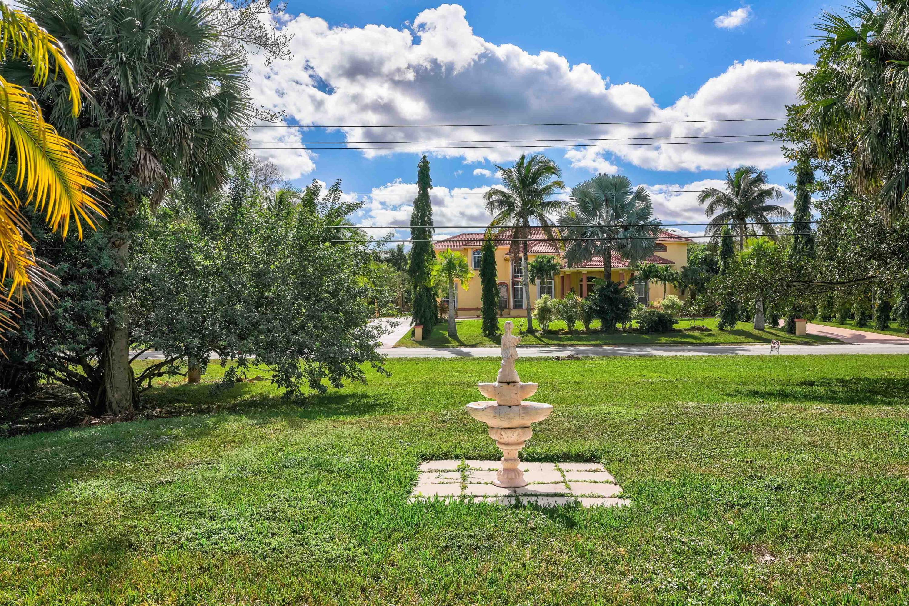 8671 N 155th Pl, Palm Beach Gardens FL 33418