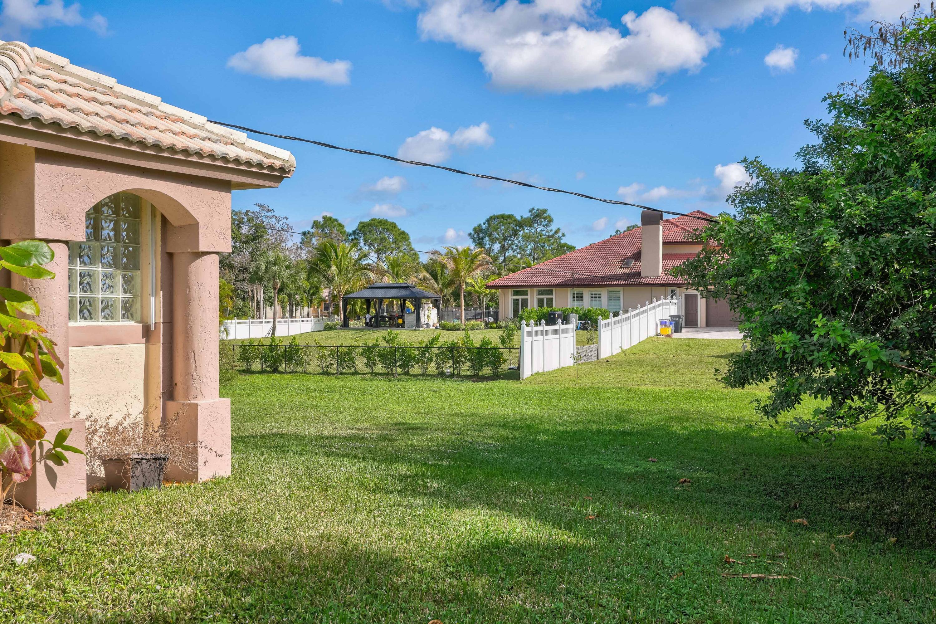 8671 N 155th Pl, Palm Beach Gardens FL 33418