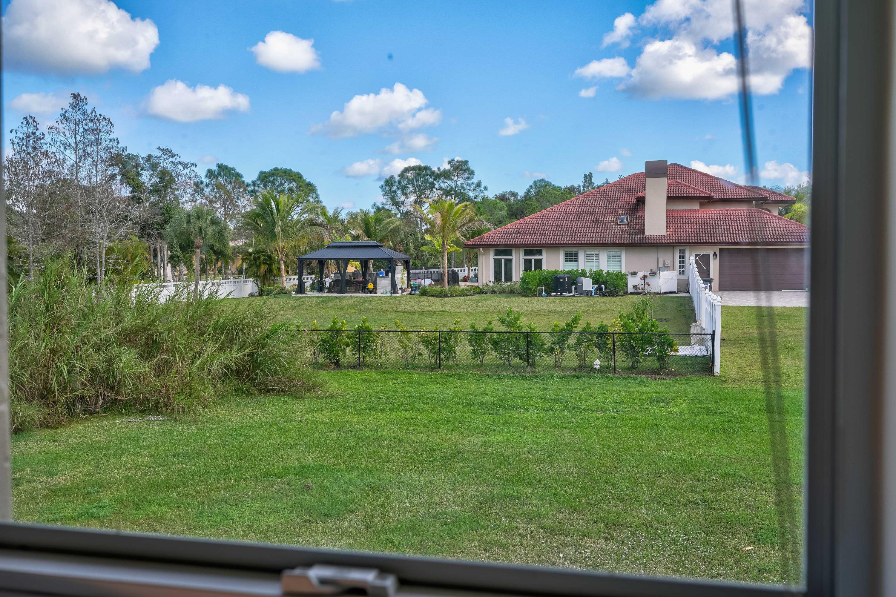 8671 N 155th Pl, Palm Beach Gardens FL 33418