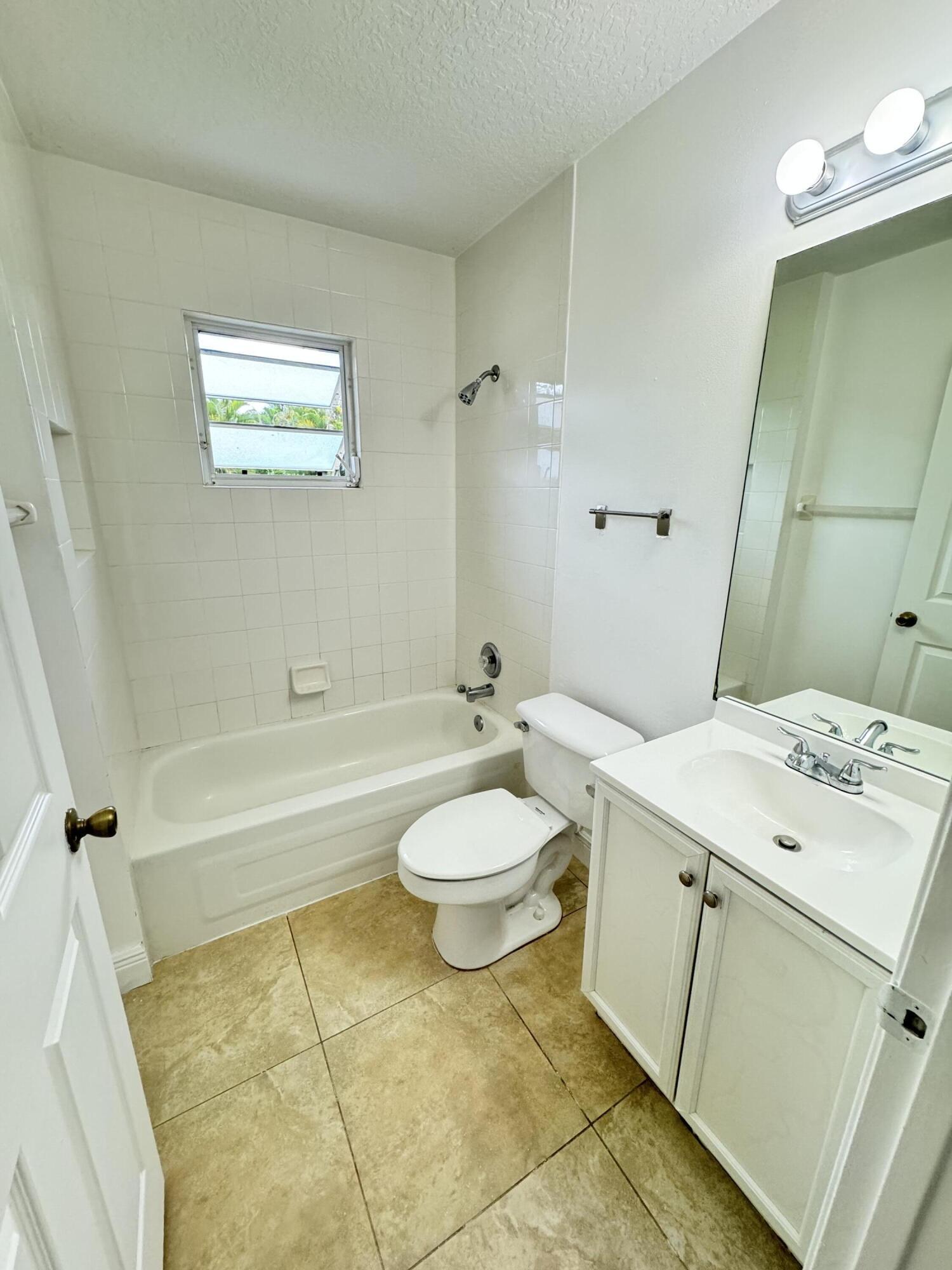 8671 N 155th Pl, Palm Beach Gardens FL 33418