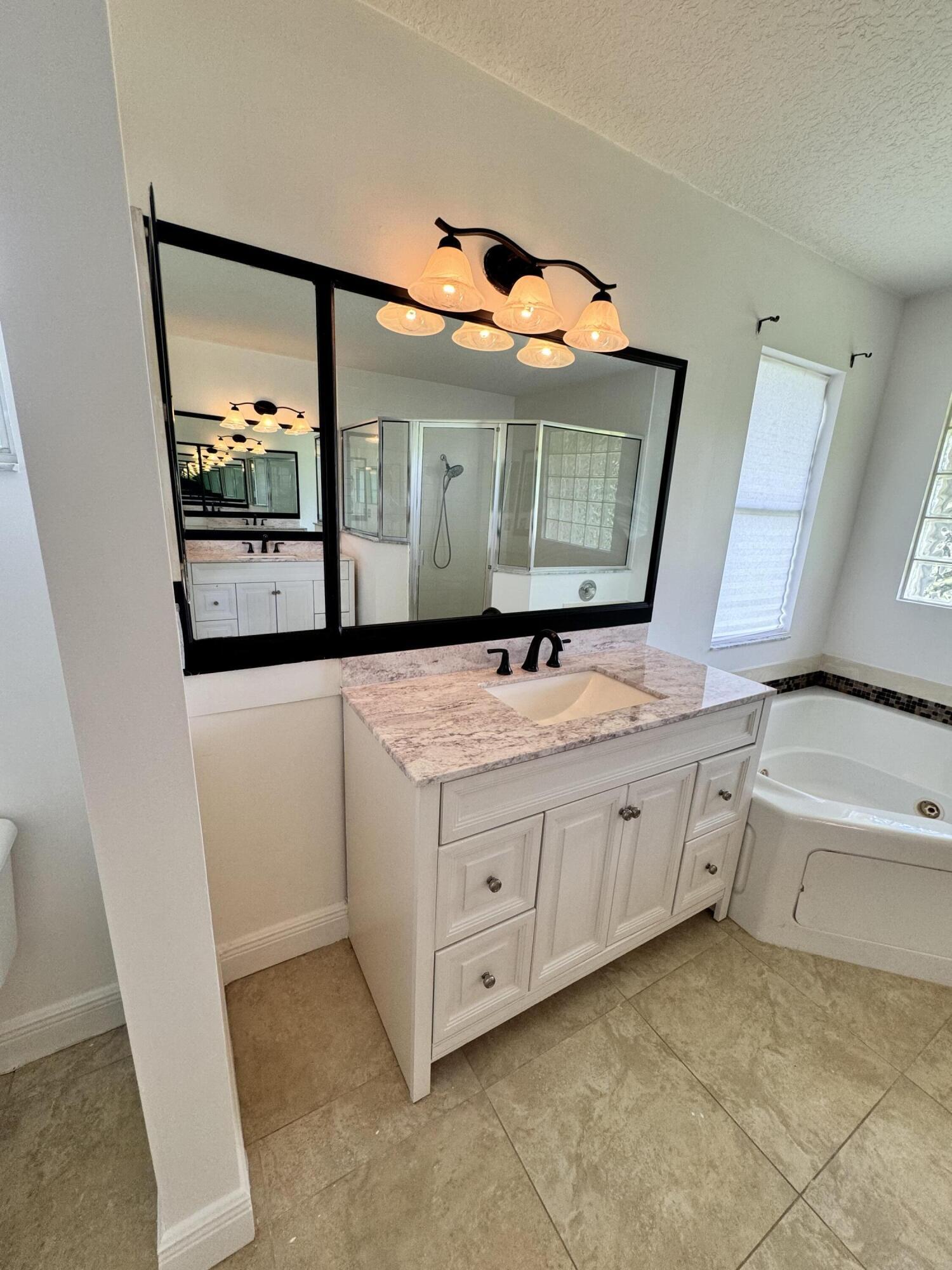 8671 N 155th Pl, Palm Beach Gardens FL 33418