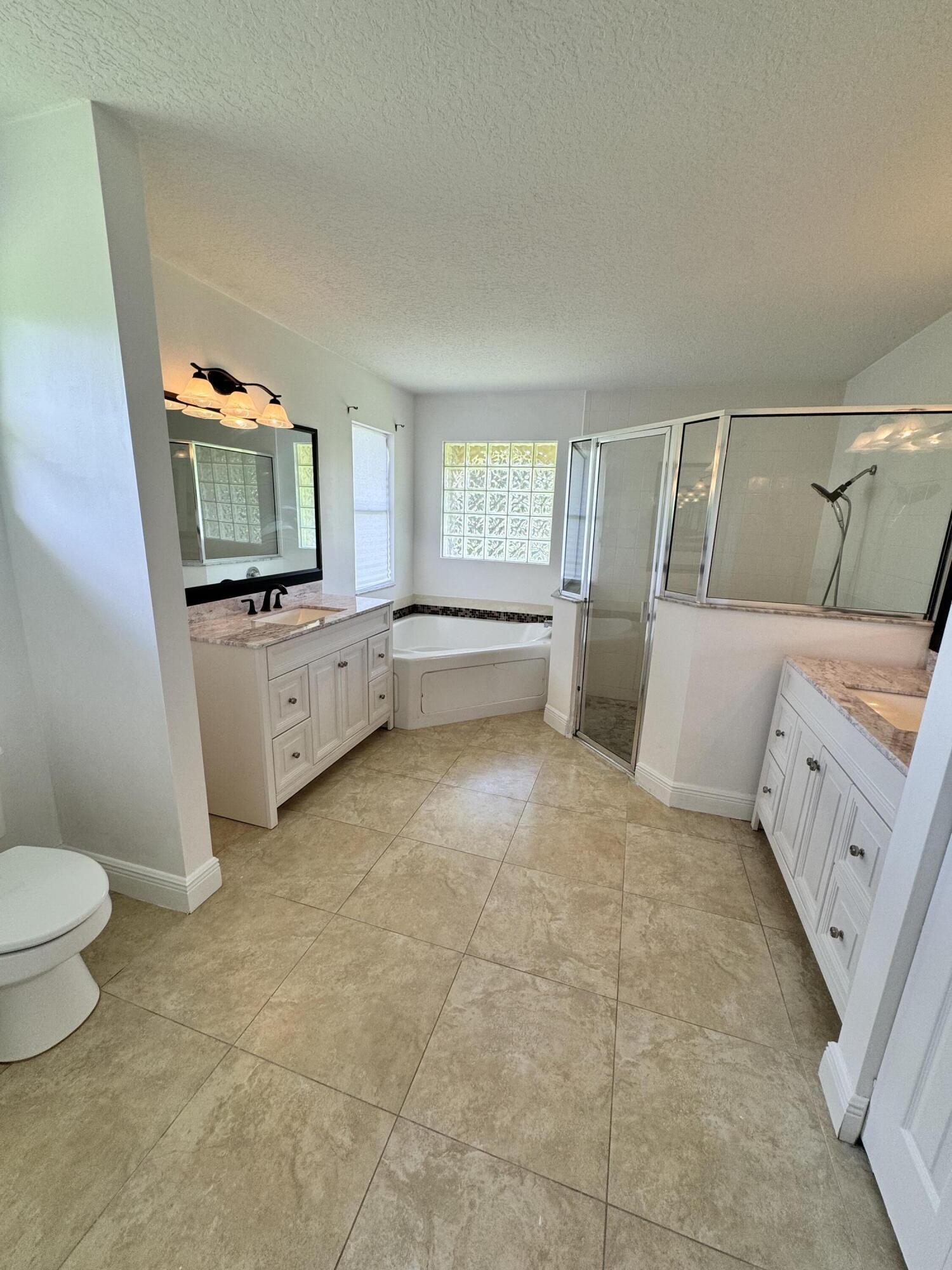 8671 N 155th Pl, Palm Beach Gardens FL 33418