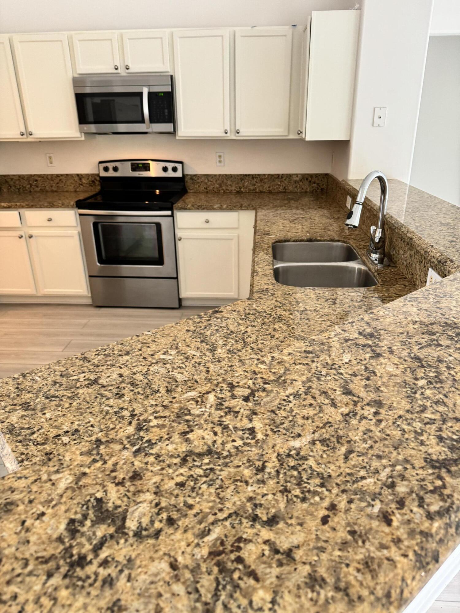 8671 N 155th Pl, Palm Beach Gardens FL 33418