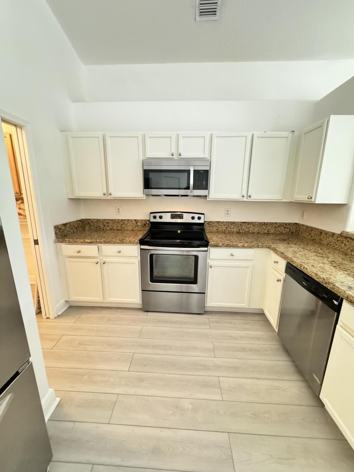 8671 N 155th Pl, Palm Beach Gardens FL 33418