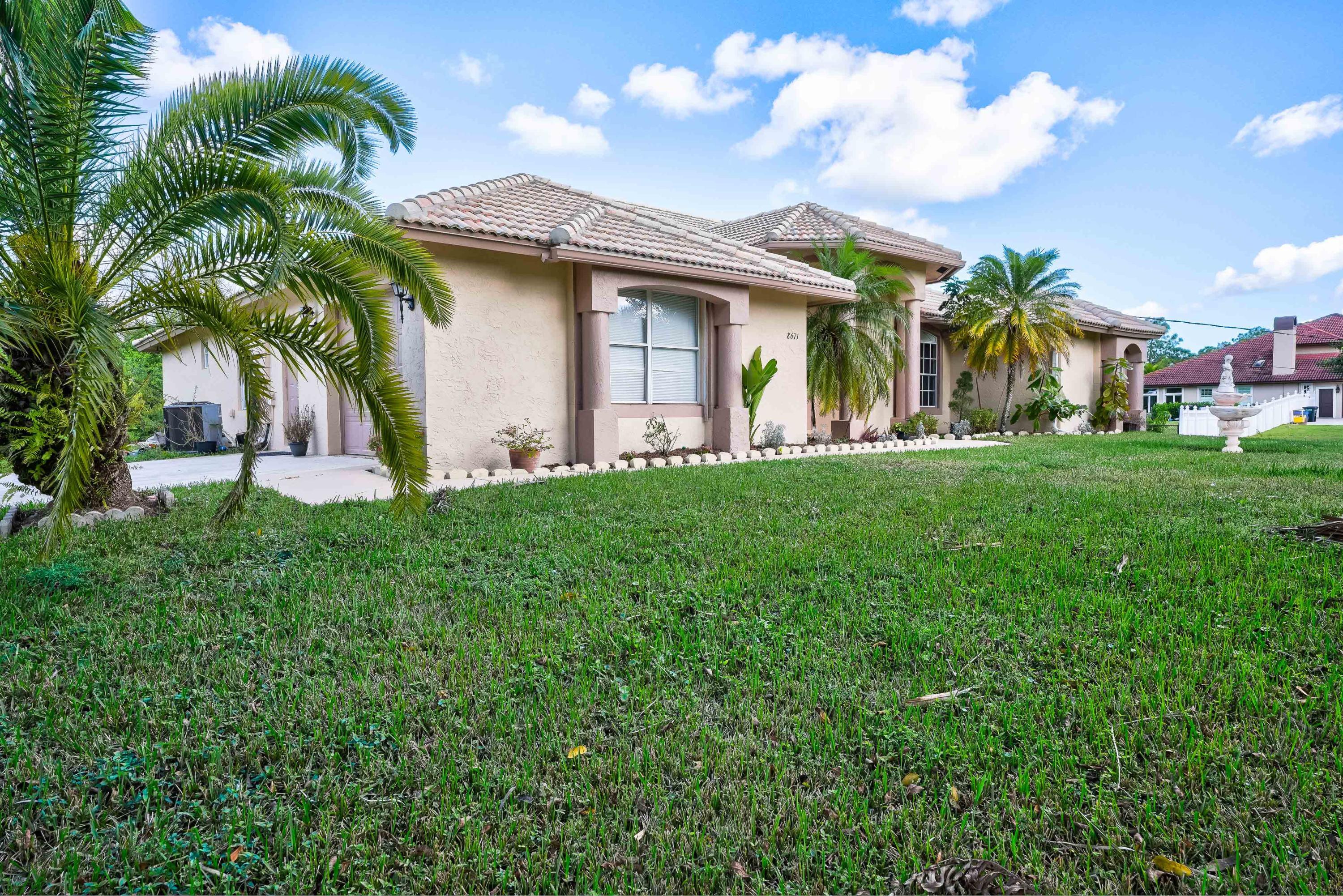 8671 N 155th Pl, Palm Beach Gardens FL 33418