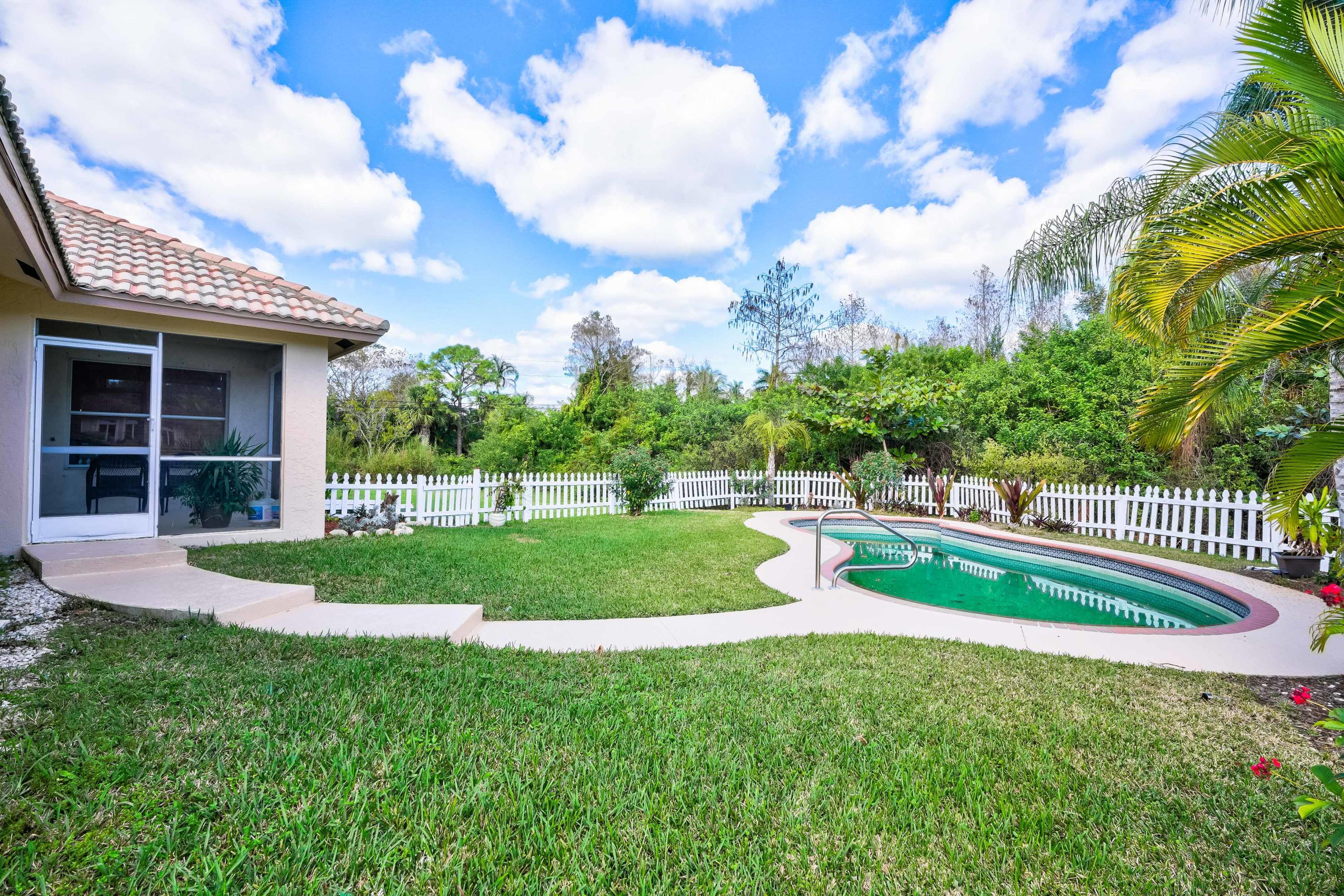 8671 N 155th Pl, Palm Beach Gardens FL 33418