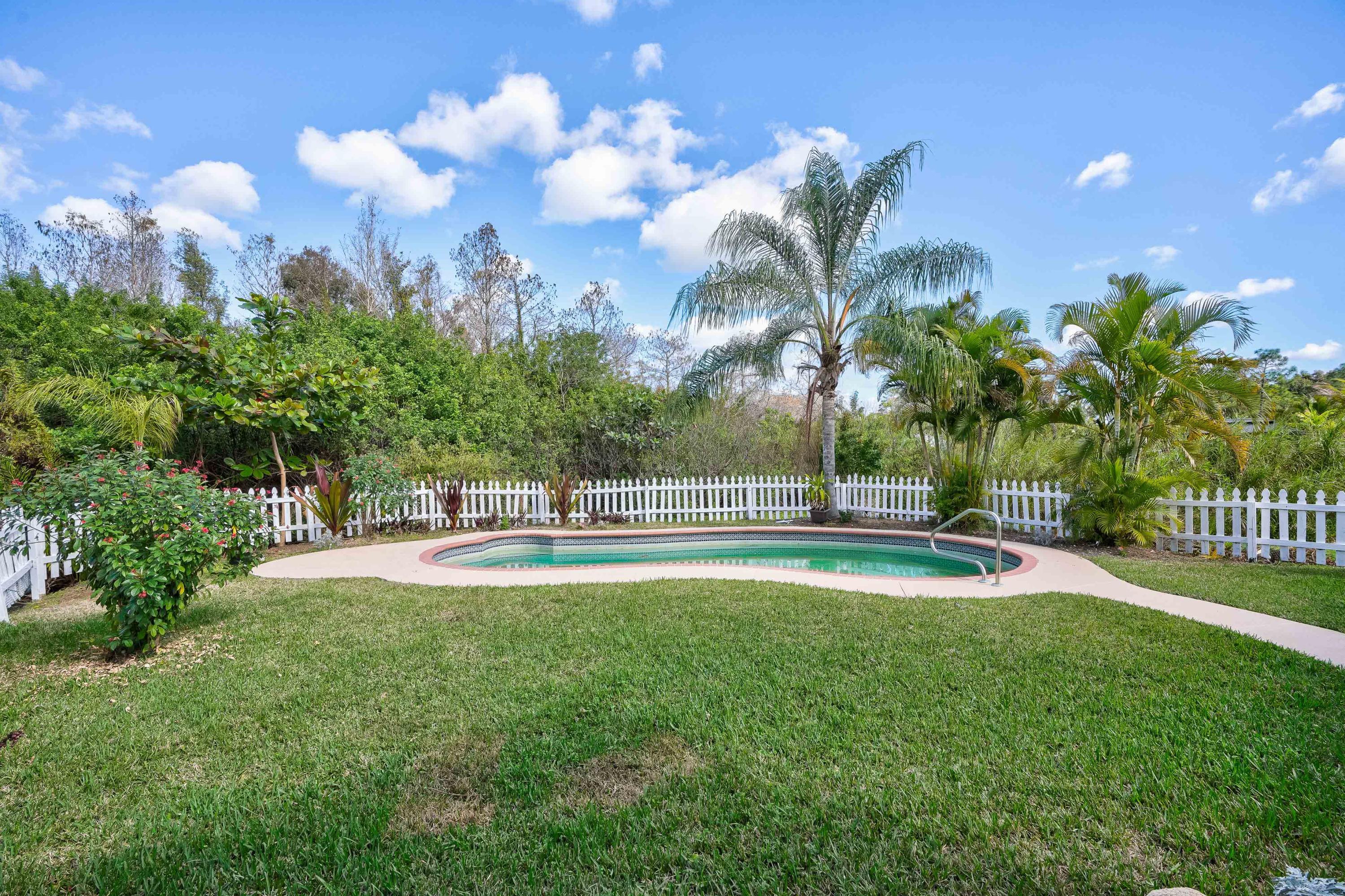 8671 N 155th Pl, Palm Beach Gardens FL 33418
