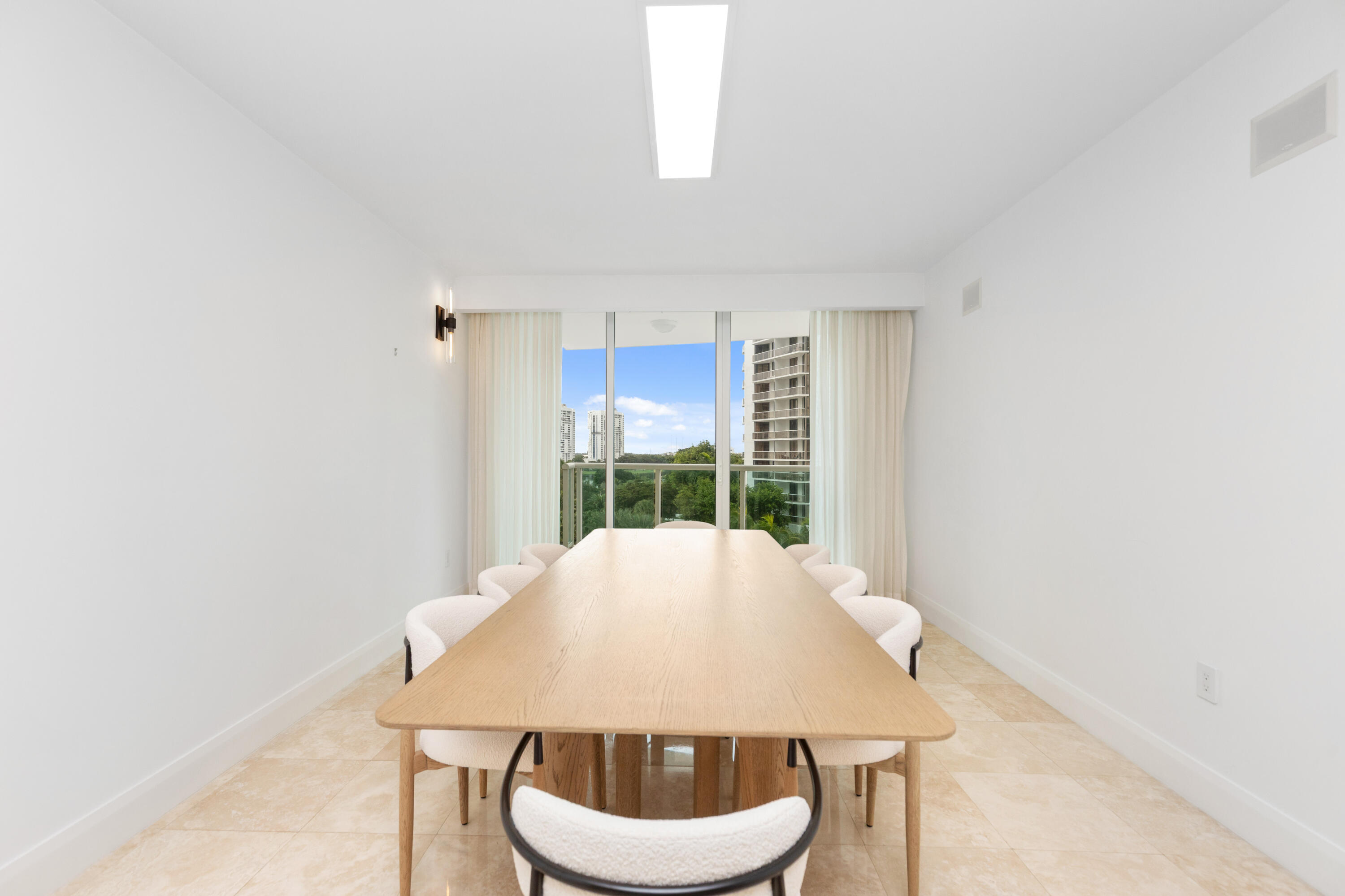 20201 E Country Club #706, Aventura FL 33180