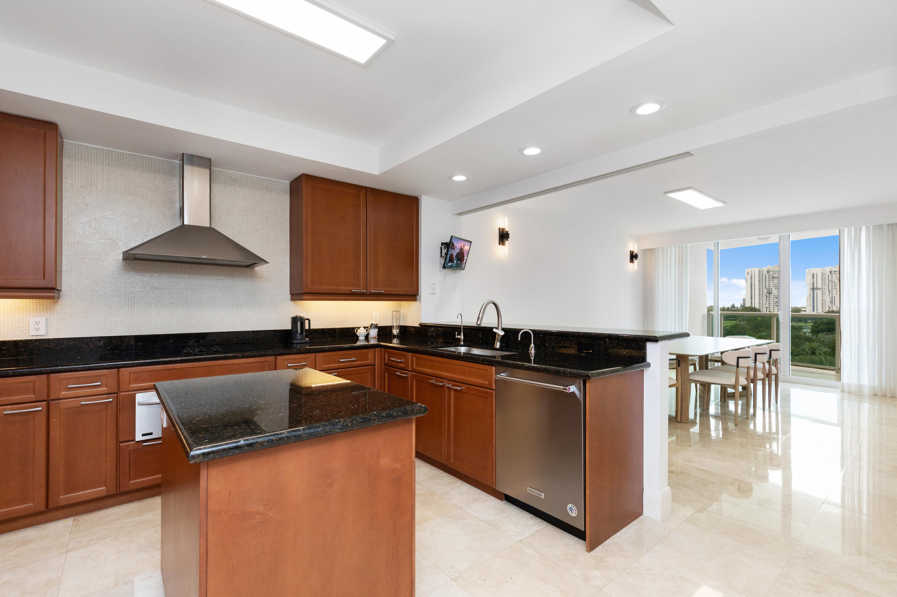20201 E Country Club #706, Aventura FL 33180