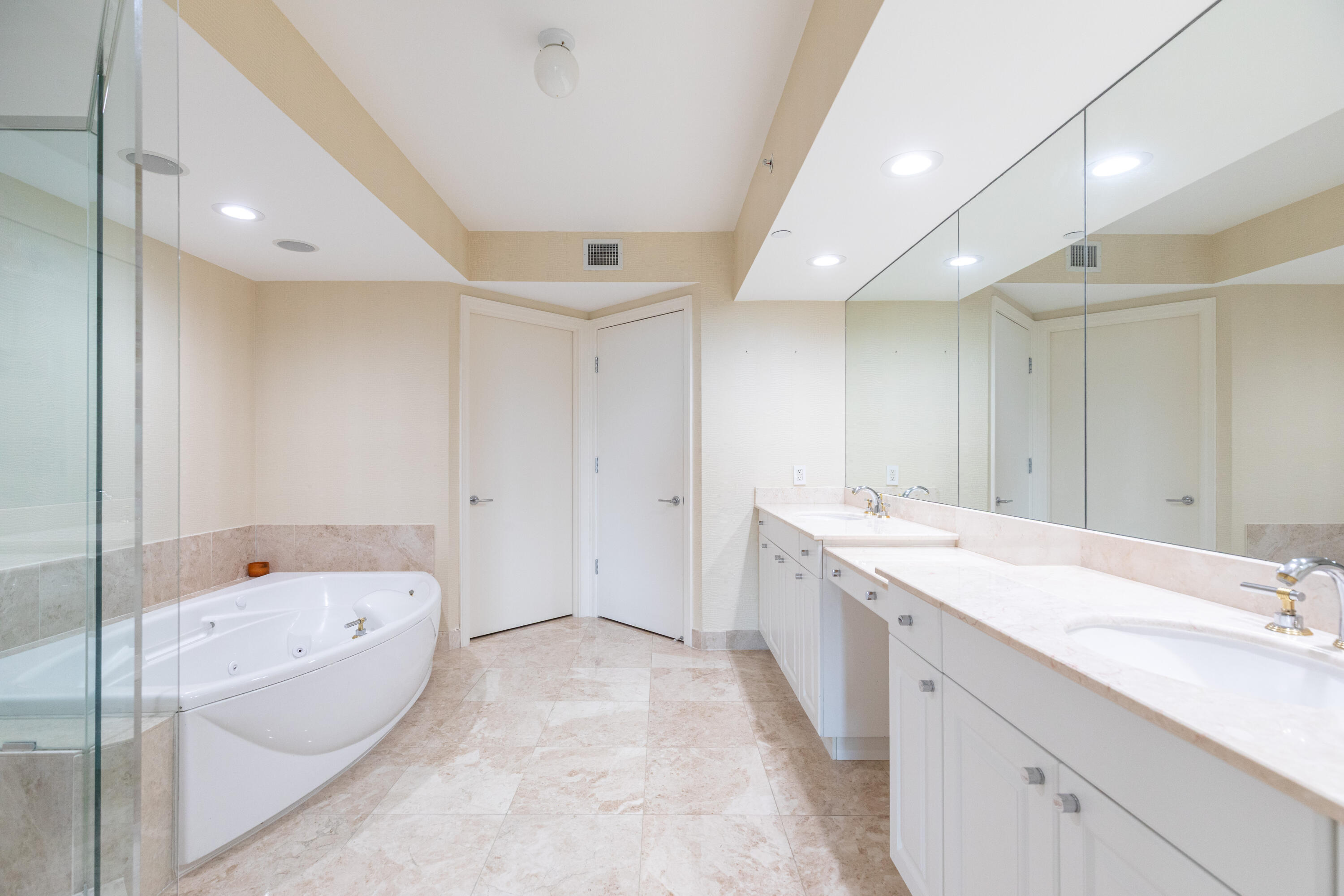 20201 E Country Club #706, Aventura FL 33180