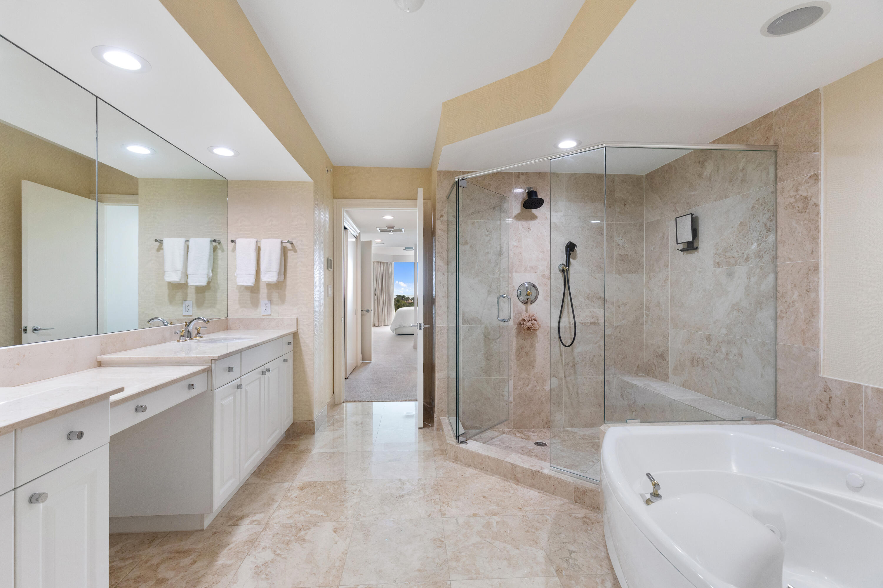 20201 E Country Club #706, Aventura FL 33180