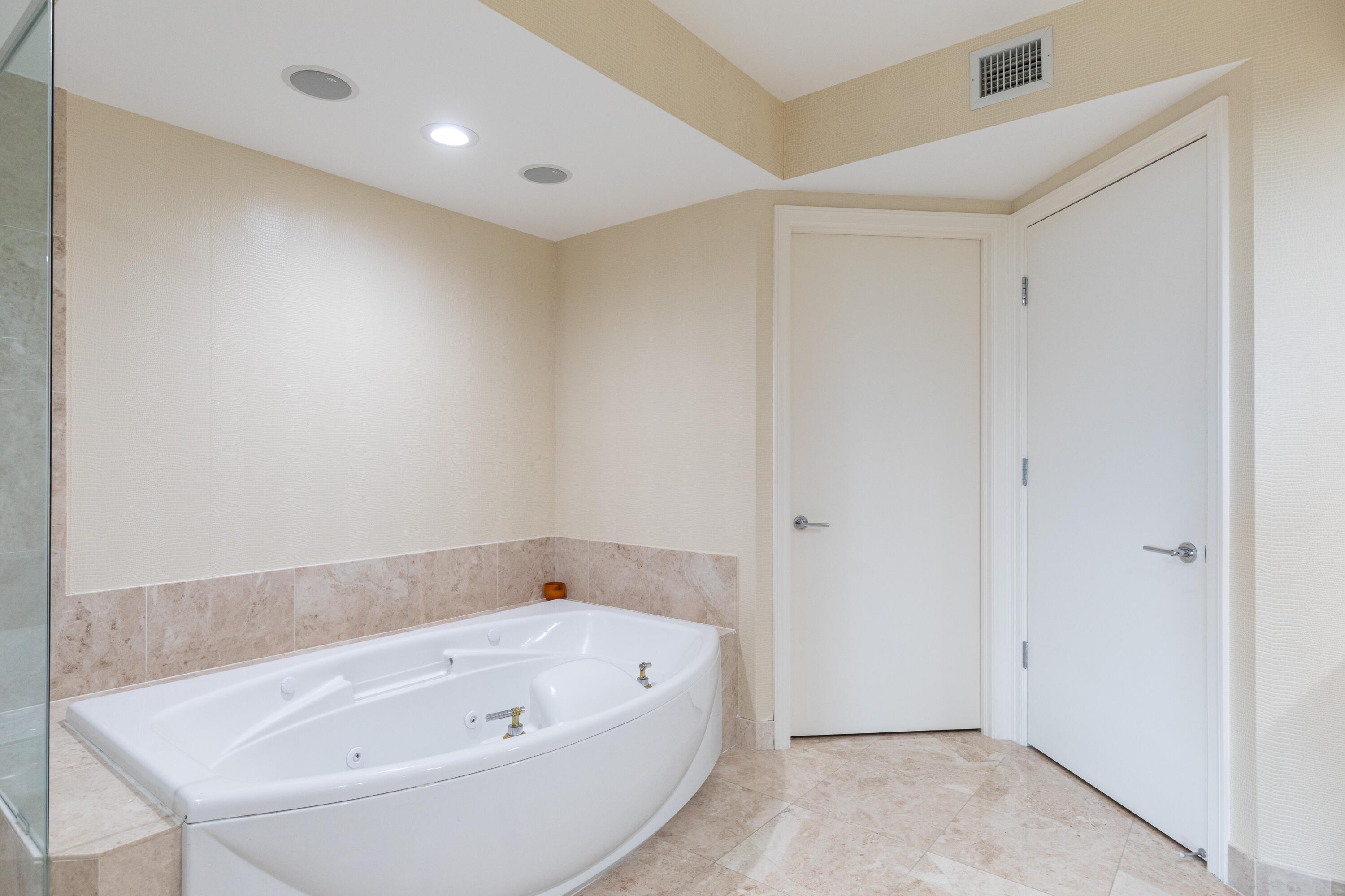20201 E Country Club #706, Aventura FL 33180