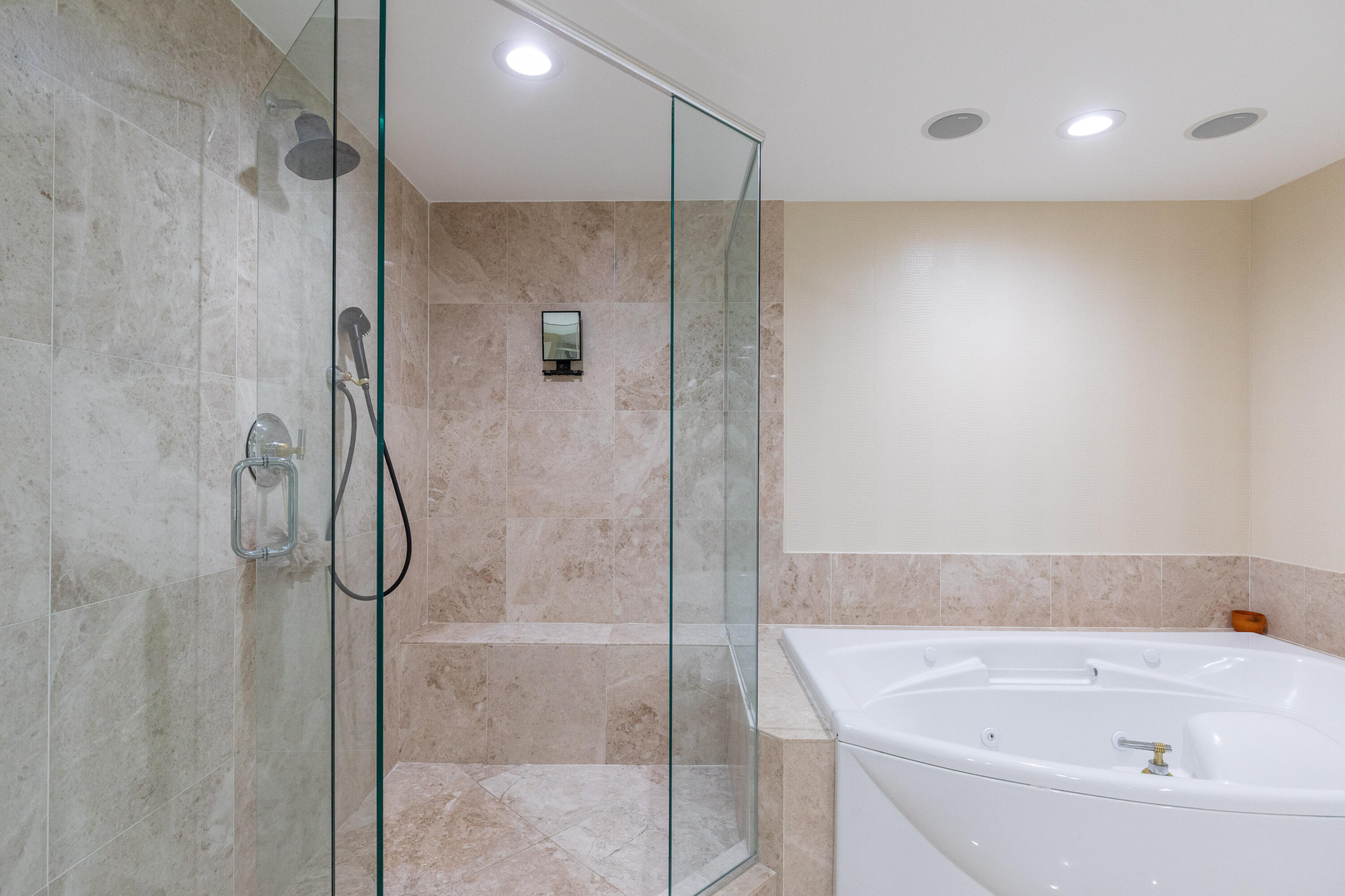 20201 E Country Club #706, Aventura FL 33180