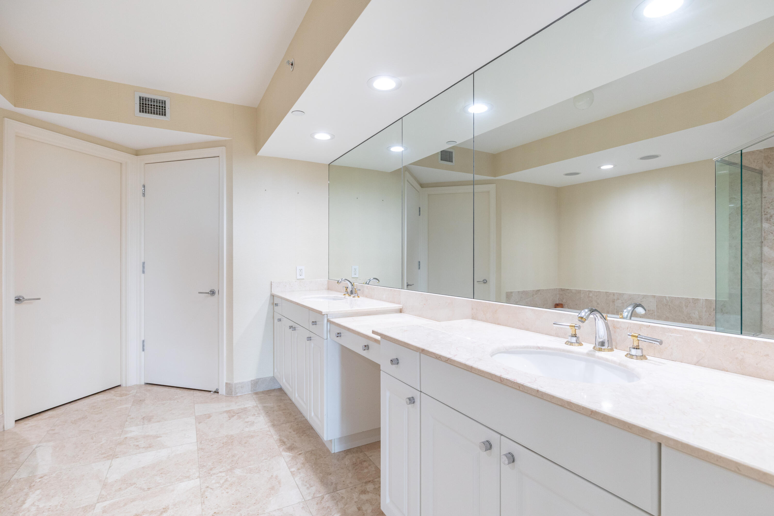 20201 E Country Club #706, Aventura FL 33180