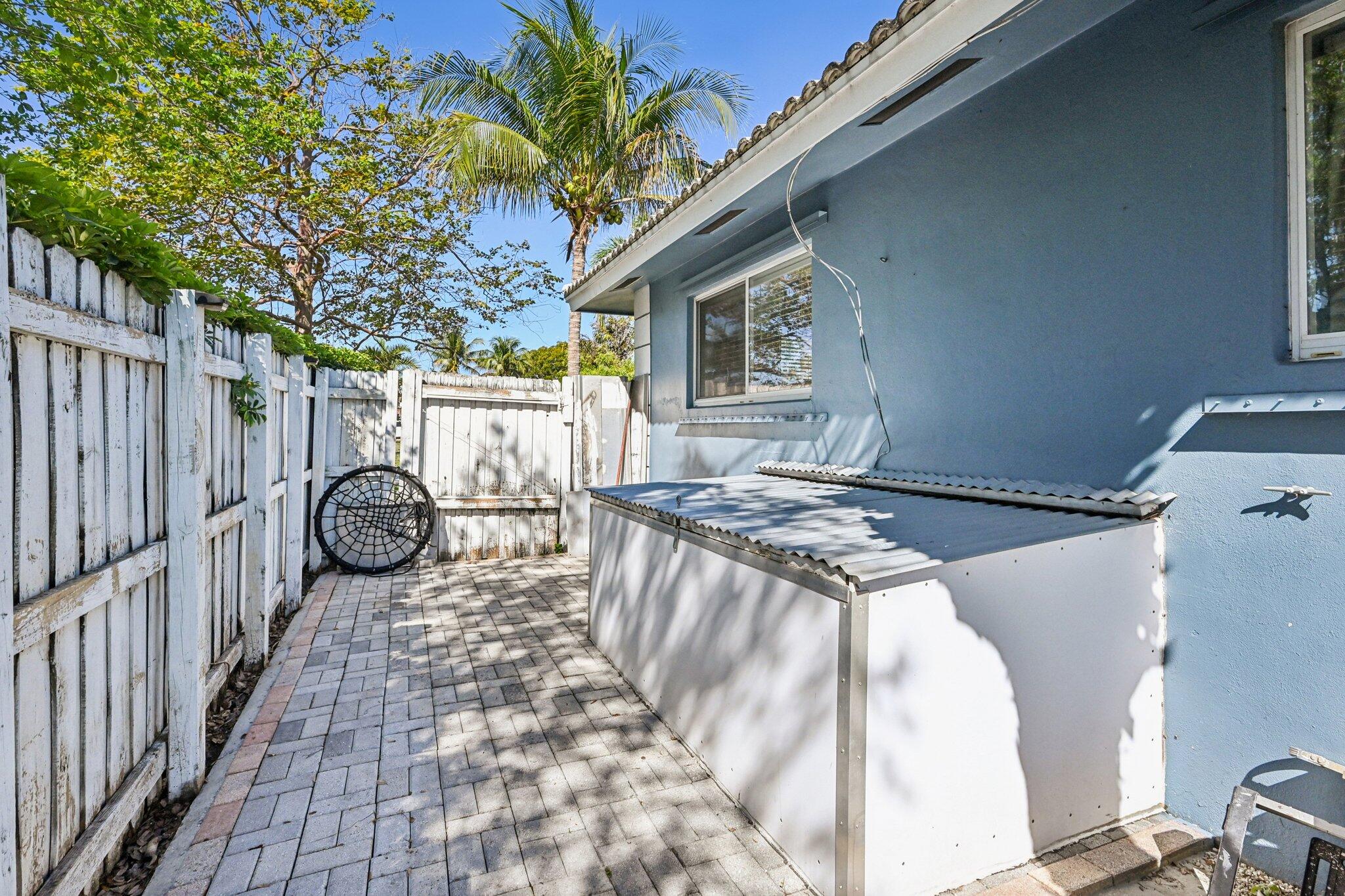 818 SE 9th, Deerfield Beach FL 33441