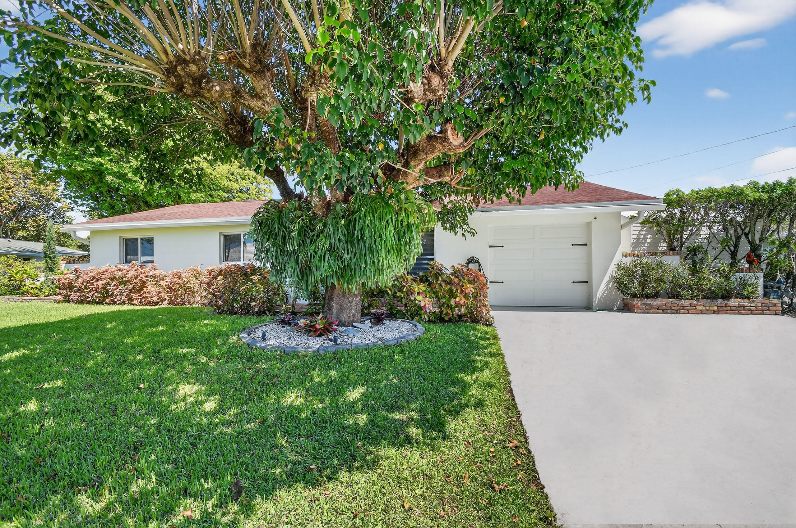 8416 Pine Tree, West Palm Beach FL 33406