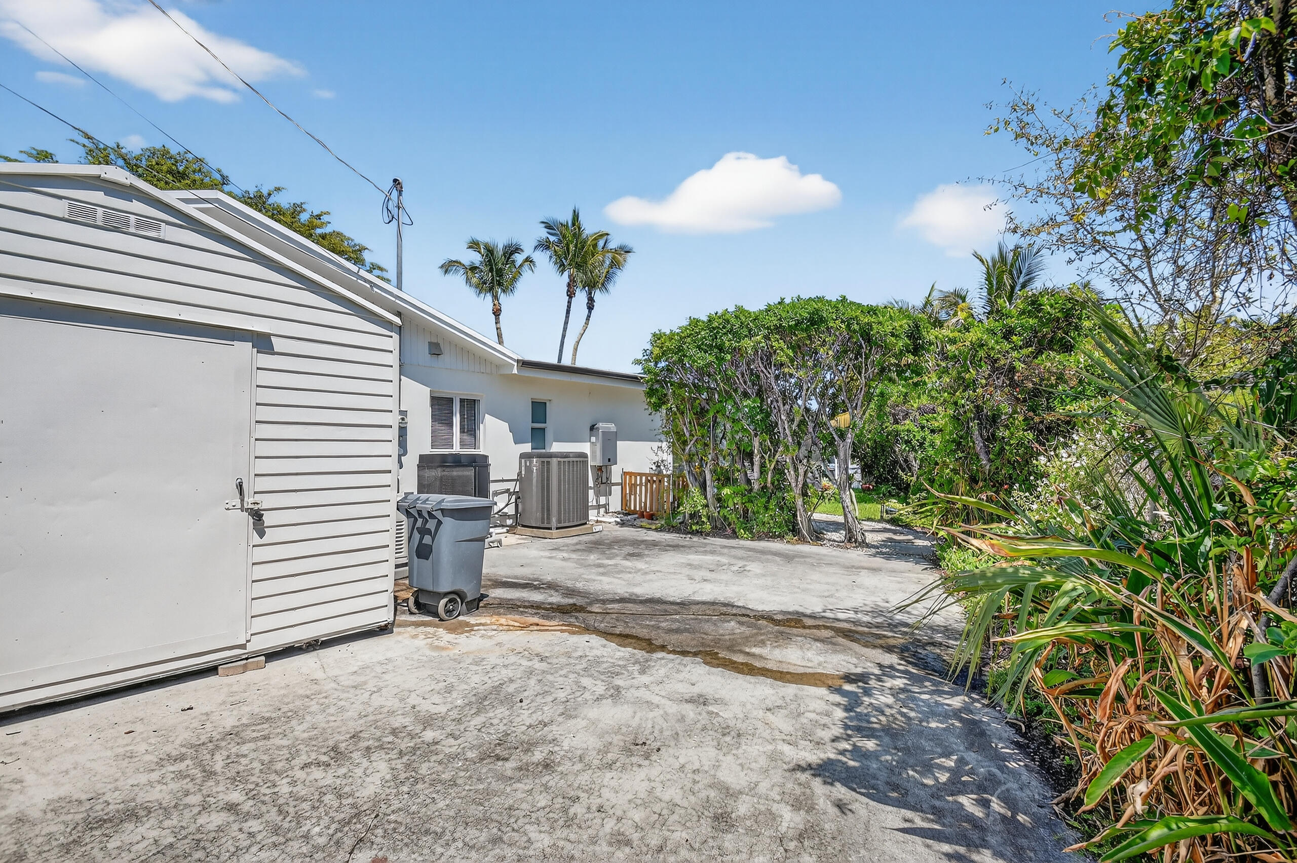 8416 Pine Tree, West Palm Beach FL 33406