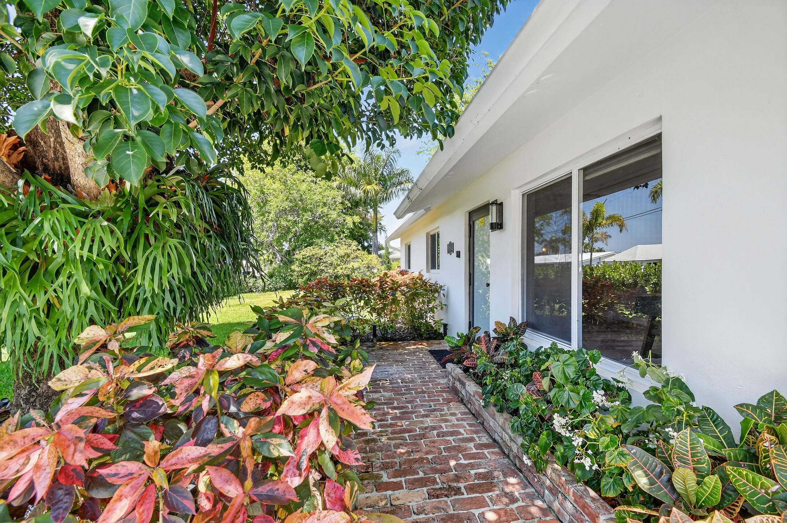 8416 Pine Tree, West Palm Beach FL 33406