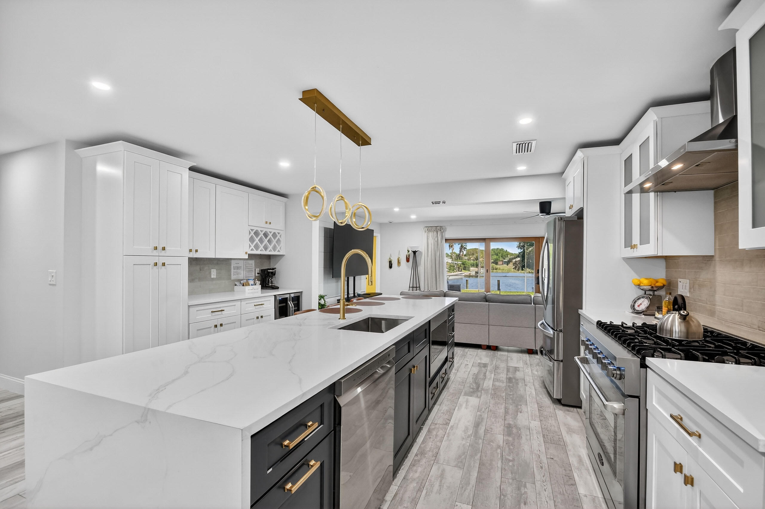 8416 Pine Tree, West Palm Beach FL 33406