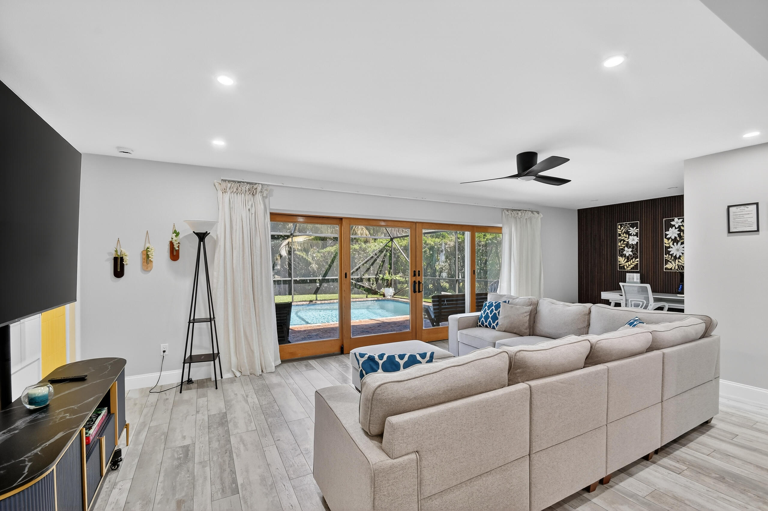 8416 Pine Tree, West Palm Beach FL 33406