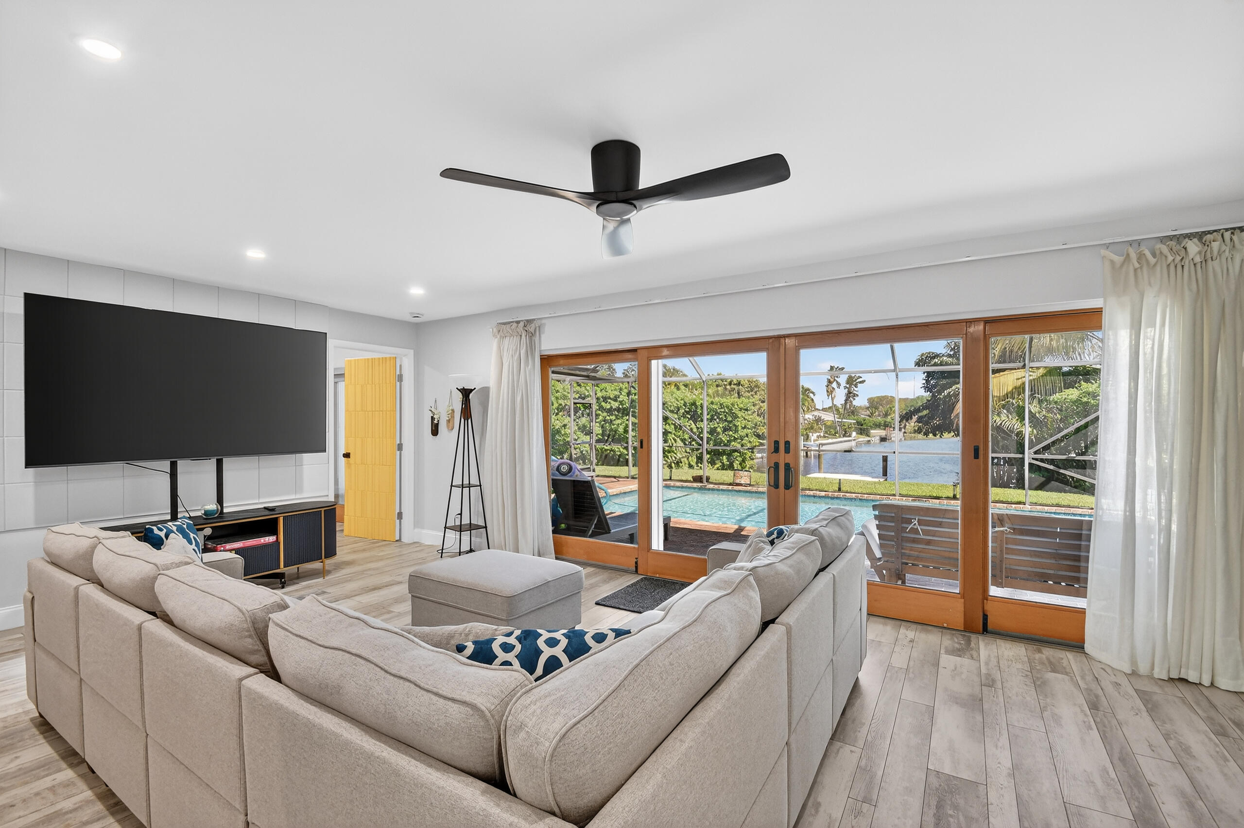 8416 Pine Tree, West Palm Beach FL 33406