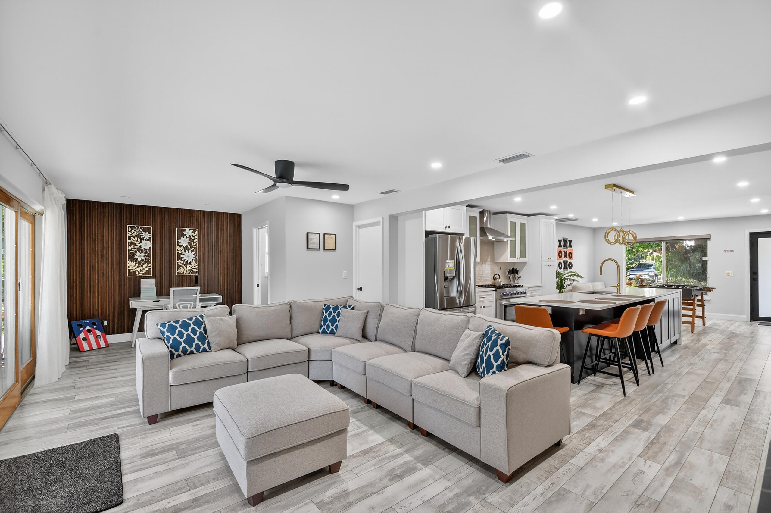 8416 Pine Tree, West Palm Beach FL 33406