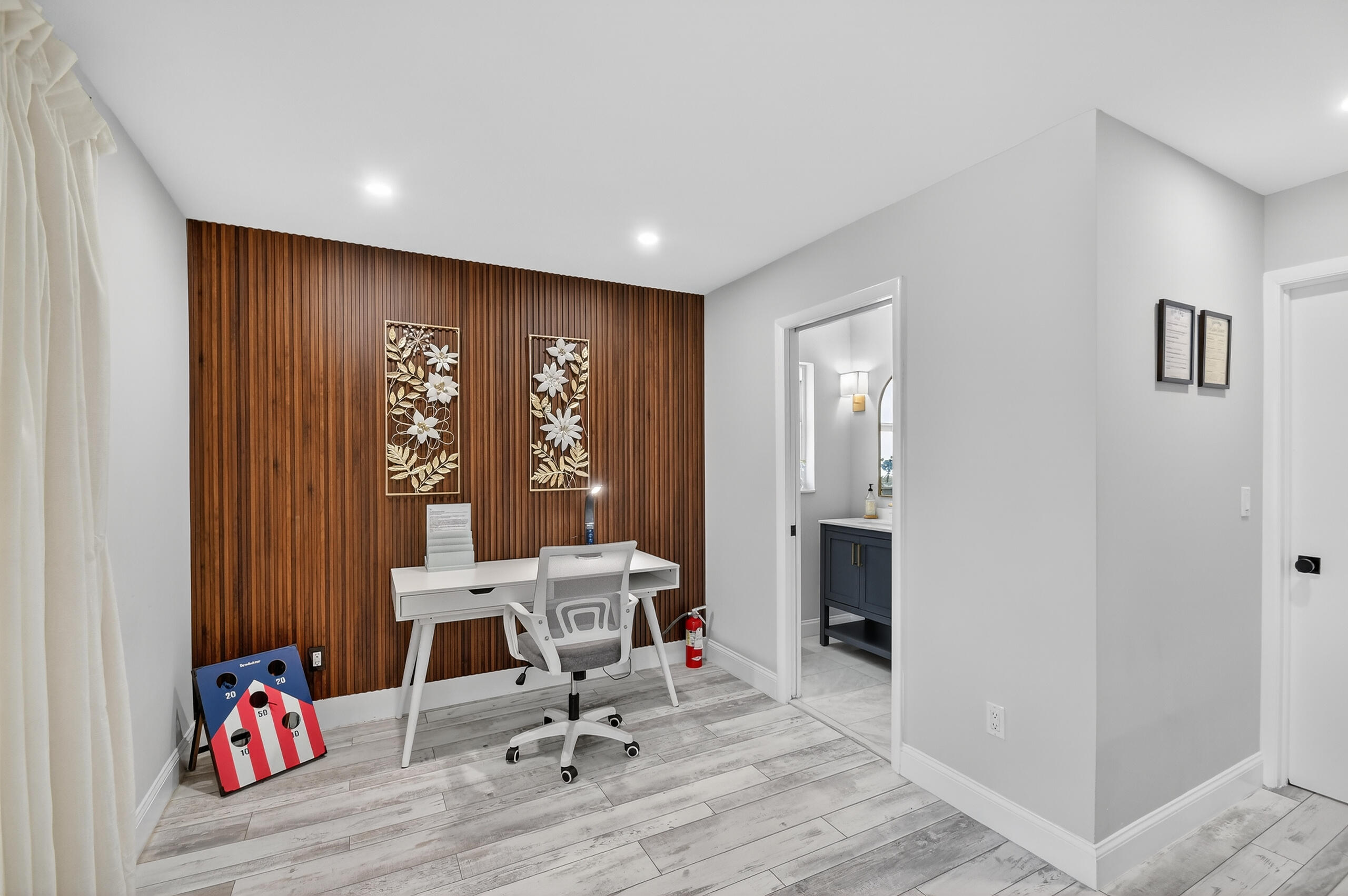 8416 Pine Tree, West Palm Beach FL 33406