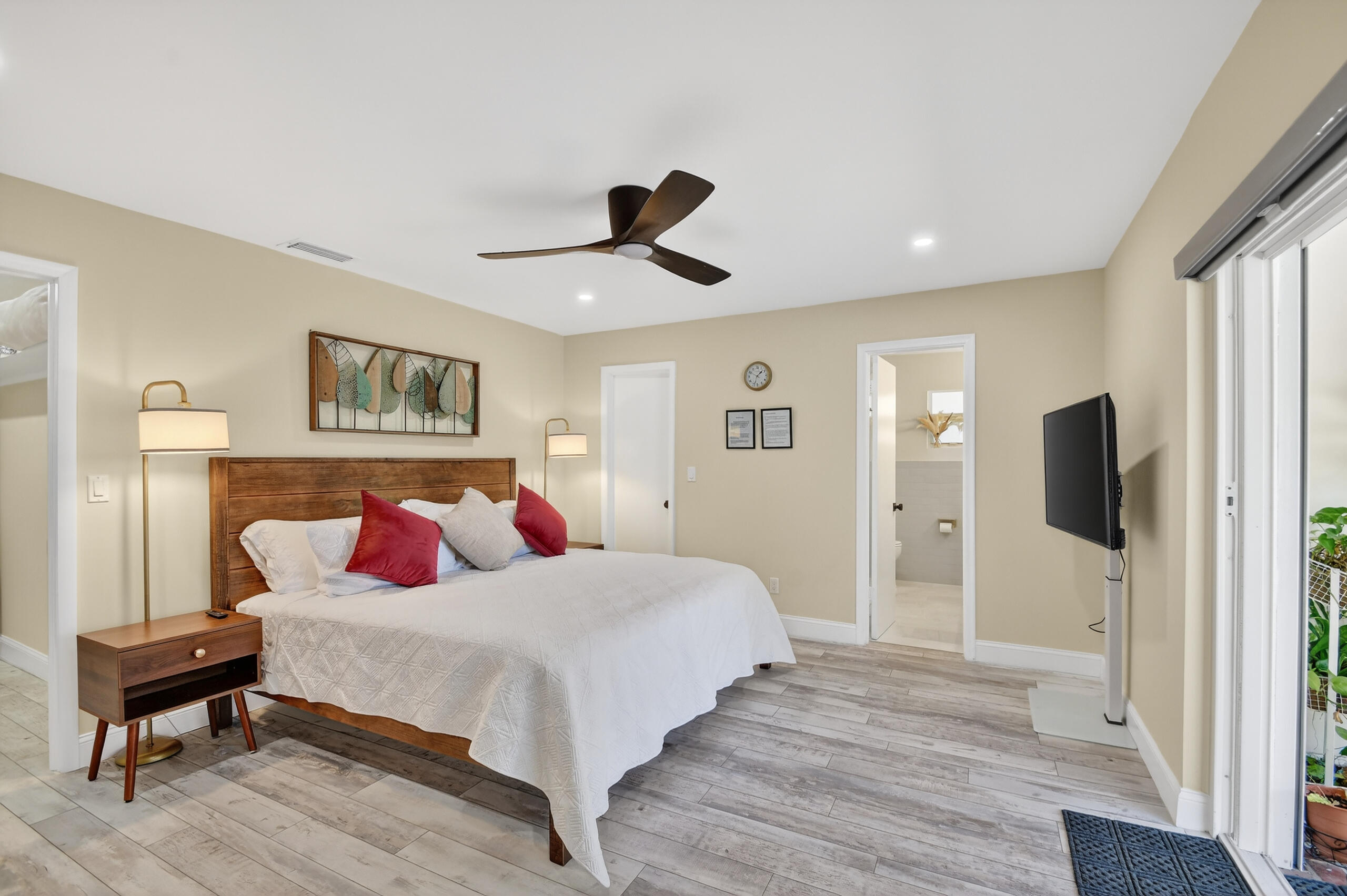 8416 Pine Tree, West Palm Beach FL 33406
