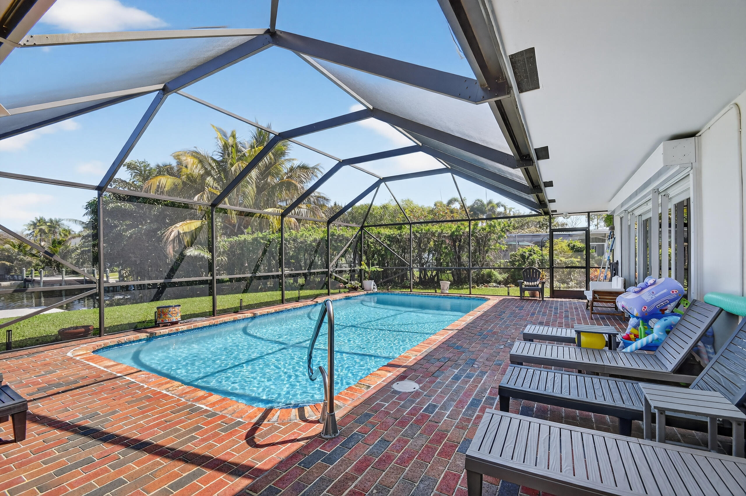8416 Pine Tree, West Palm Beach FL 33406