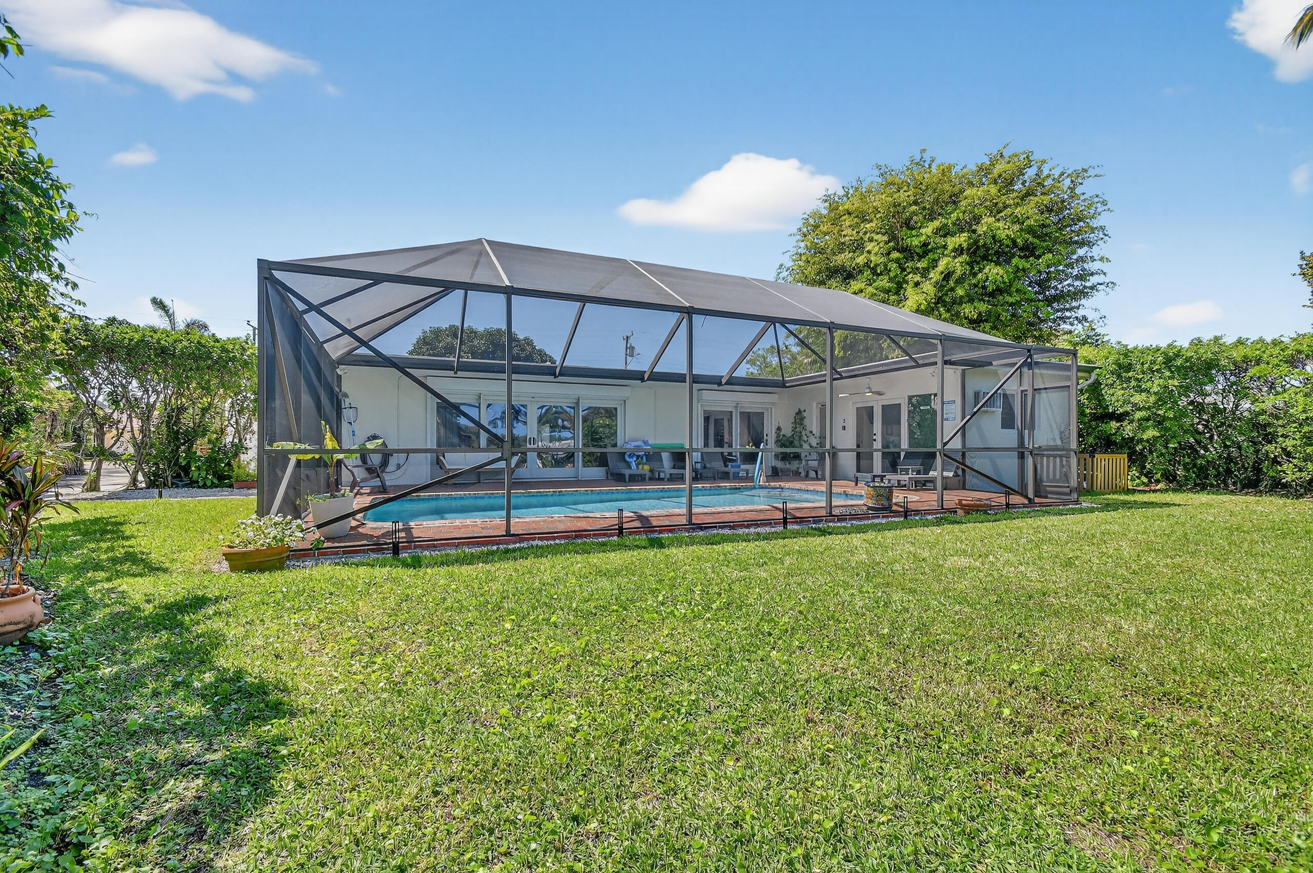 8416 Pine Tree, West Palm Beach FL 33406