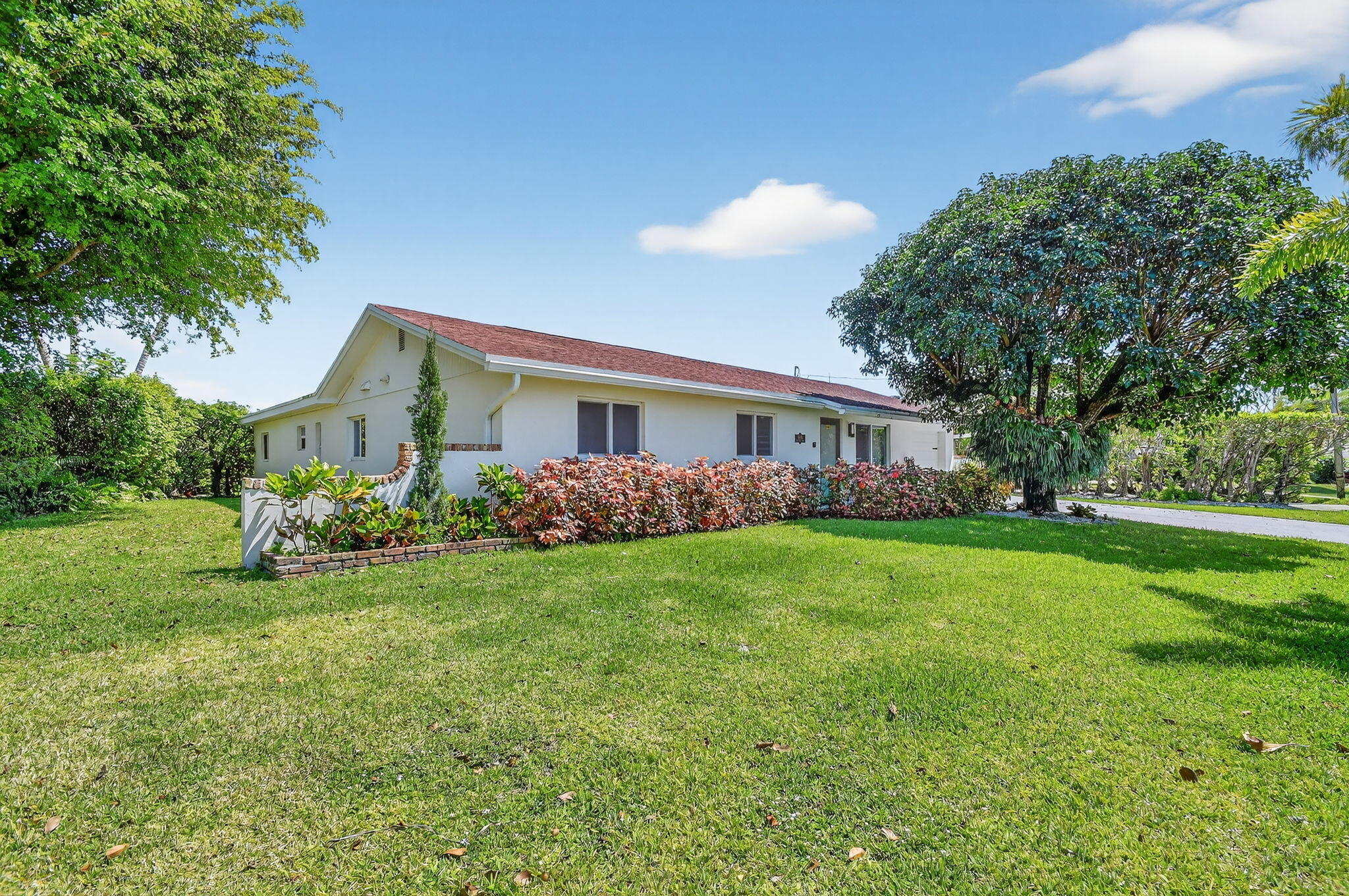 8416 Pine Tree, West Palm Beach FL 33406
