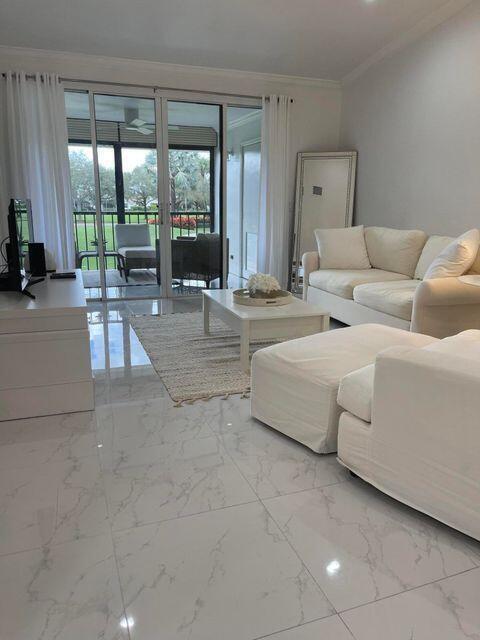 7449 Glendevon #106, Delray Beach FL 33446