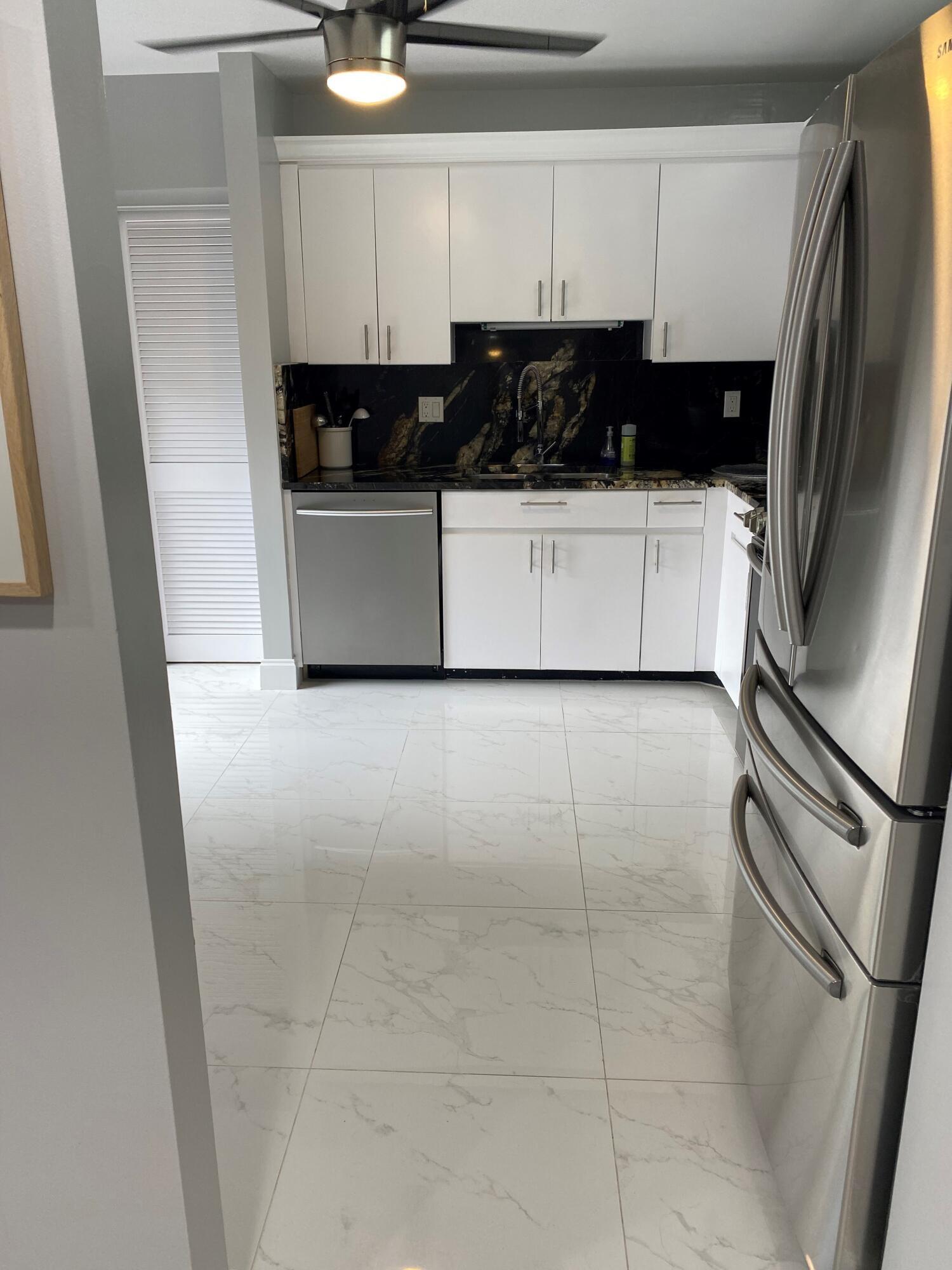 7449 Glendevon #106, Delray Beach FL 33446