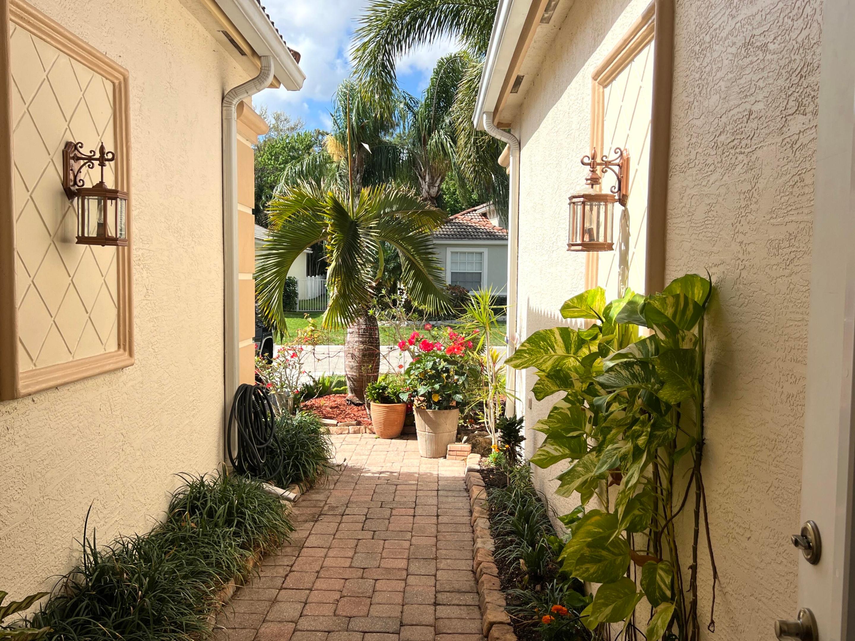 4552 N San Andros, West Palm Beach FL 33411