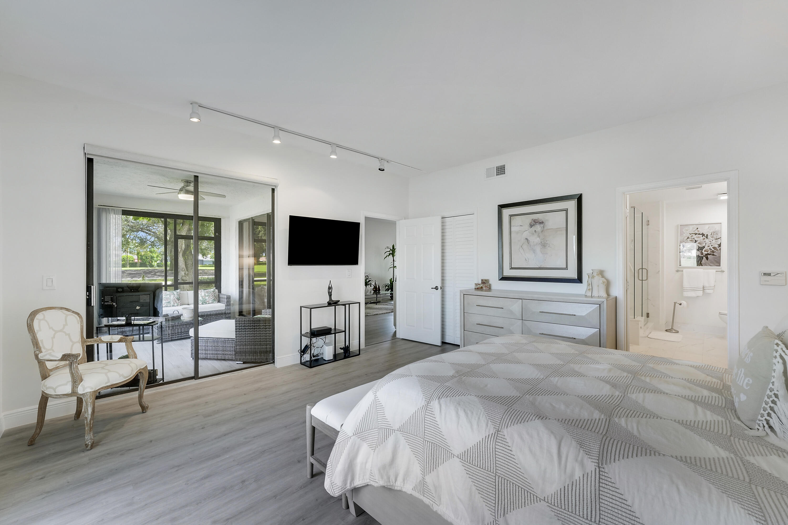 7860 Seville #2203, Boca Raton FL 33433