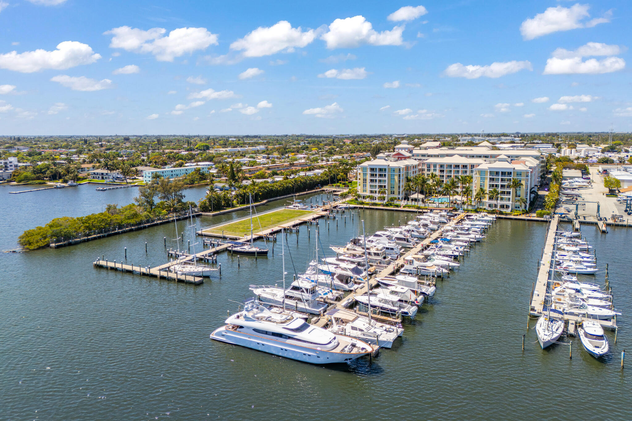 806 E Windward #403, Lantana FL 33462