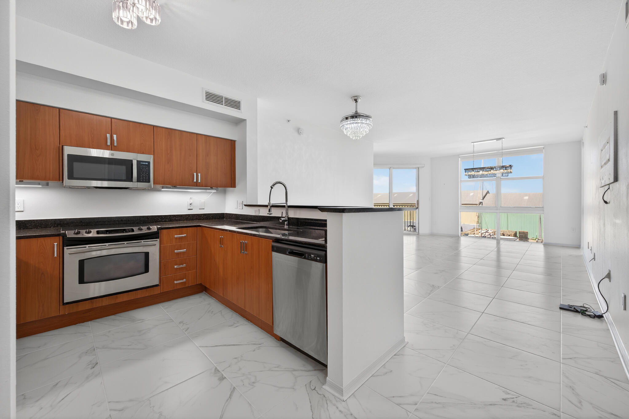 806 E Windward #403, Lantana FL 33462