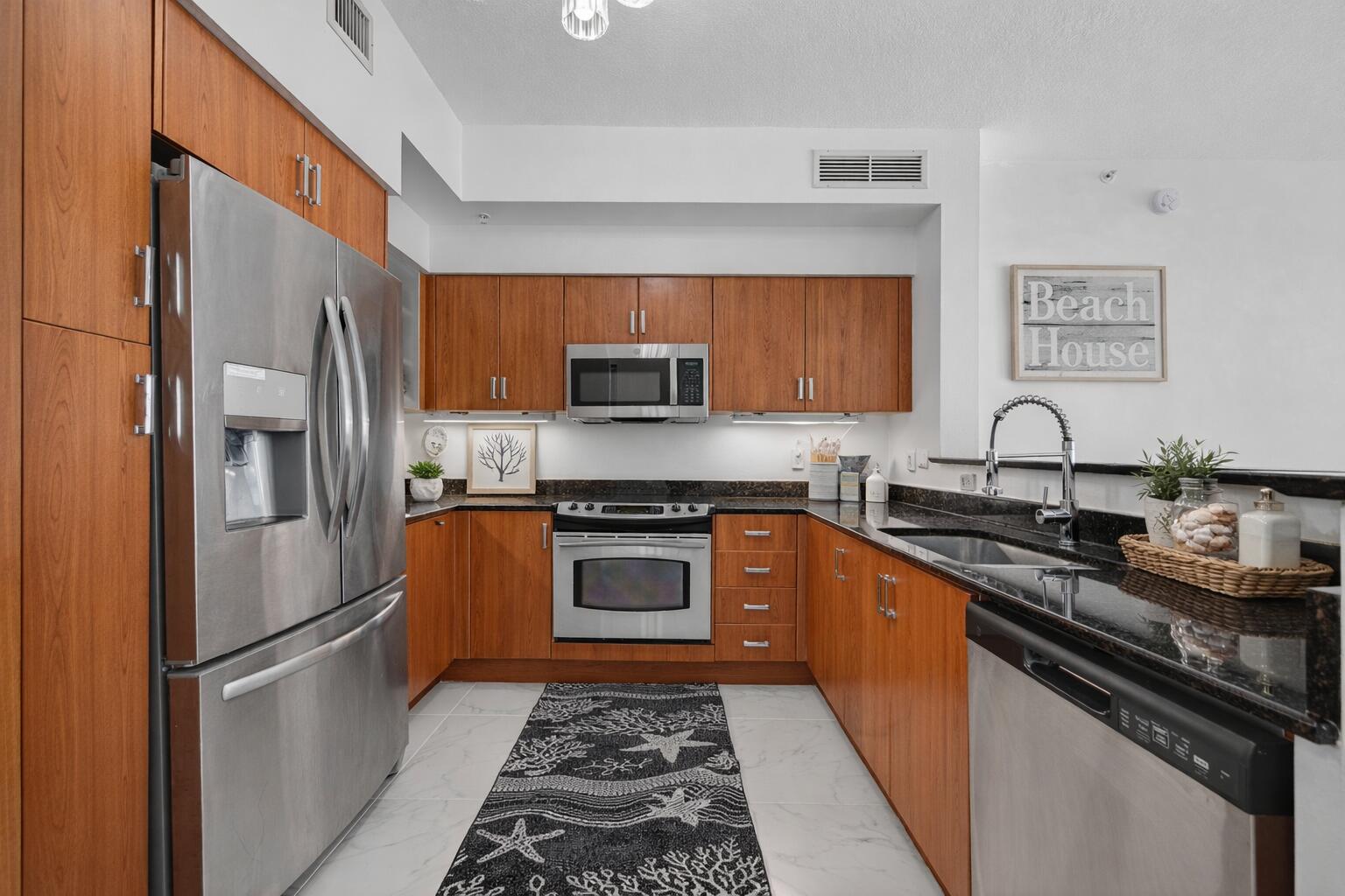 806 E Windward #403, Lantana FL 33462