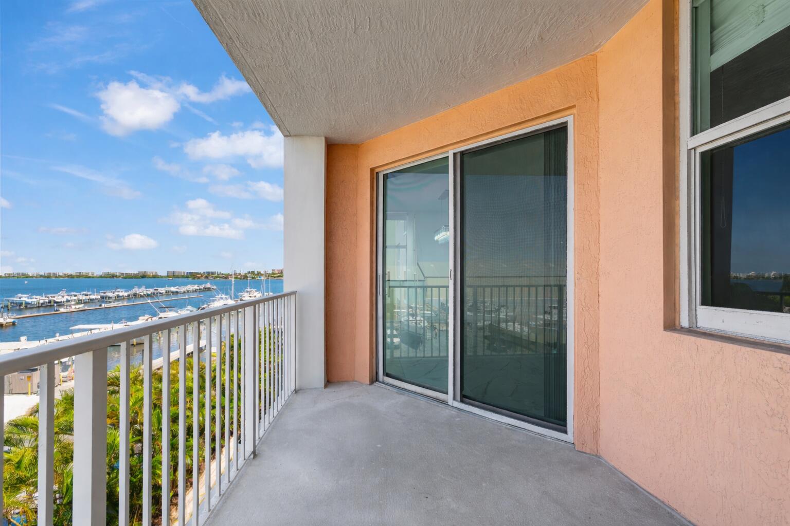 806 E Windward #403, Lantana FL 33462