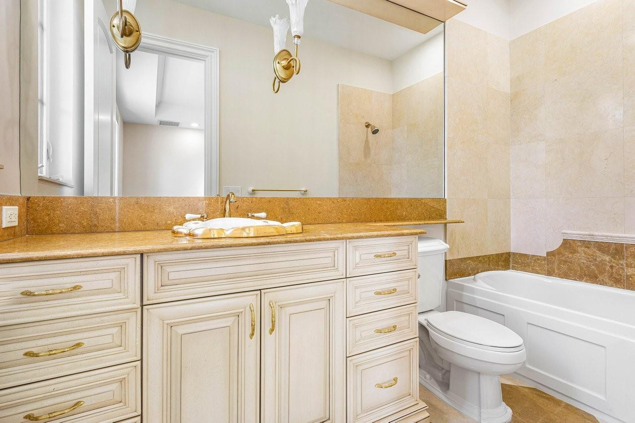549 NE 19th #C, Deerfield Beach FL 33441