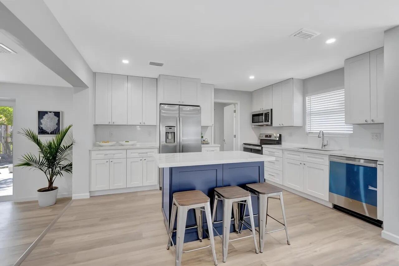 1950 NE 30th, Lighthouse Point FL 33064